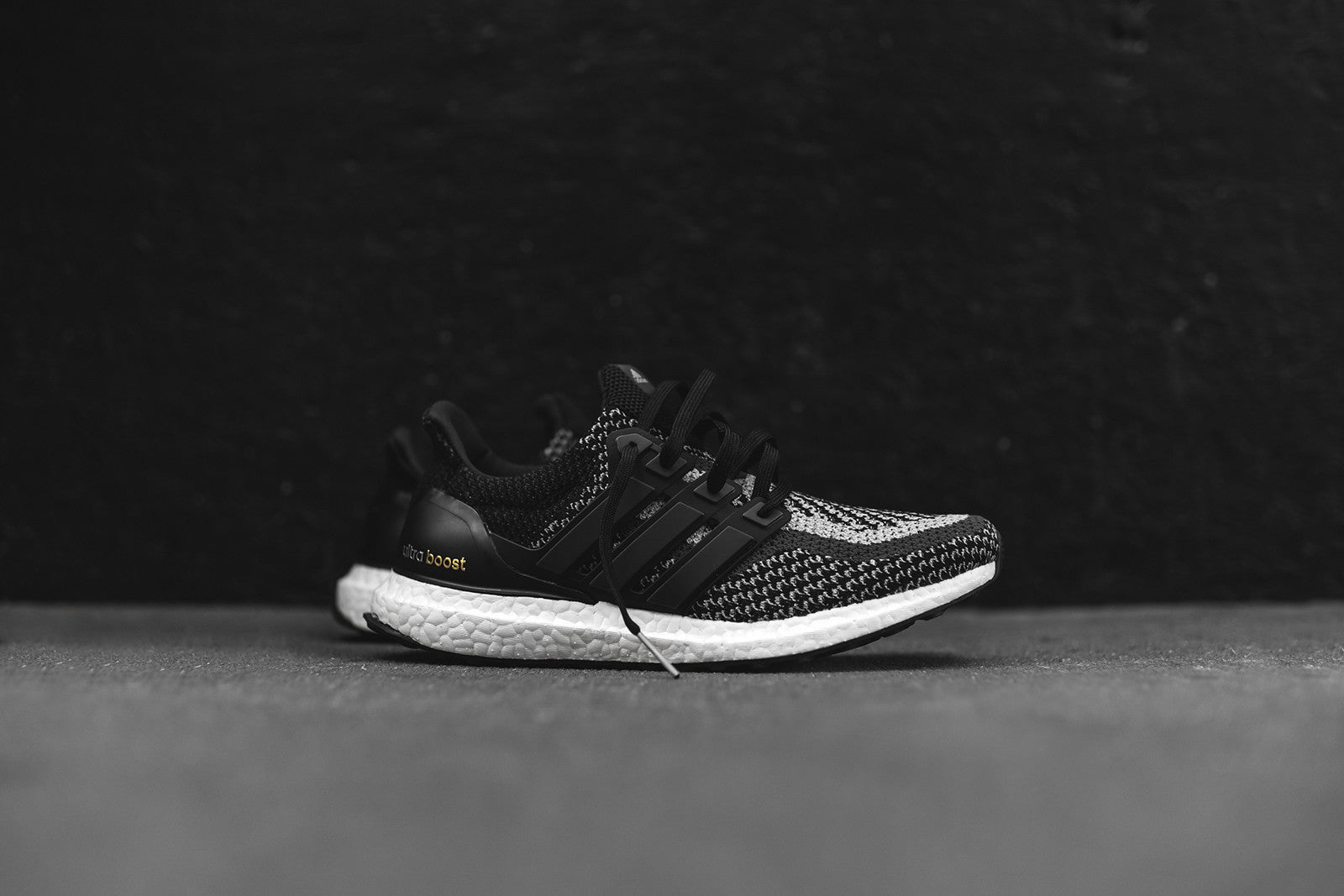 adidas Ultra Boost - Black / Reflective