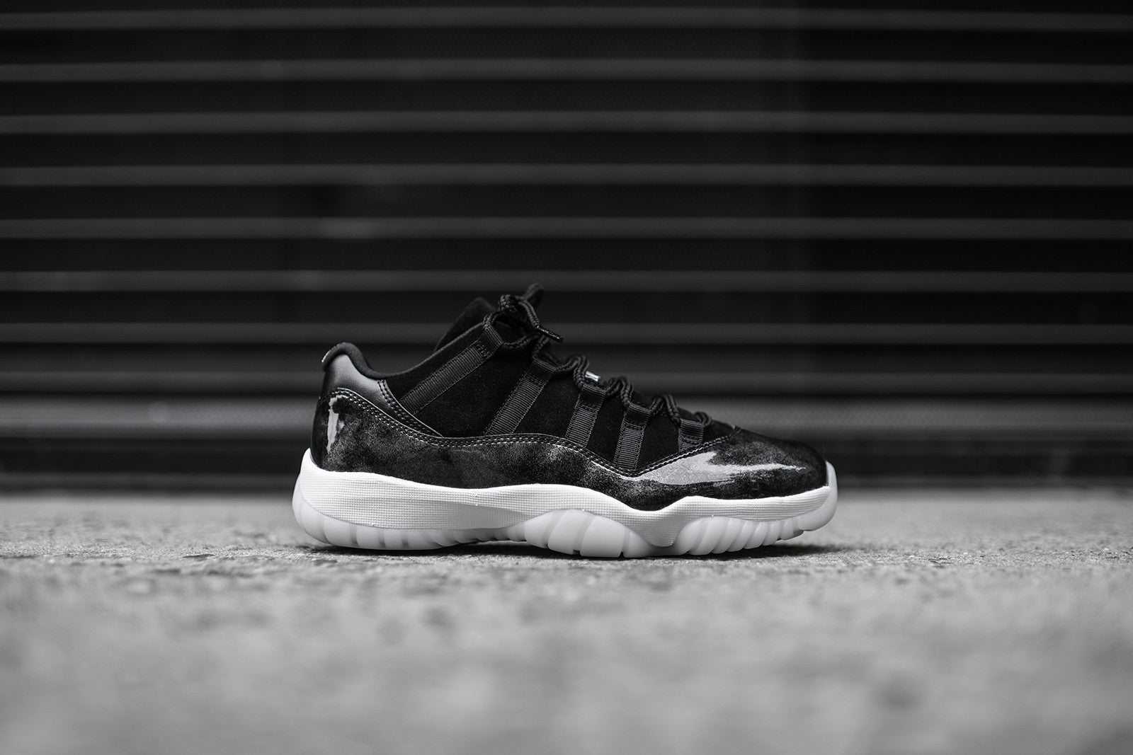 Nike Air Jordan 11 Retro Low - Black / White / Metallic Silver