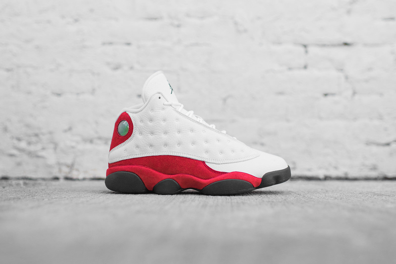 Nike Air Jordan 13 Retro - White / Black / Team Red