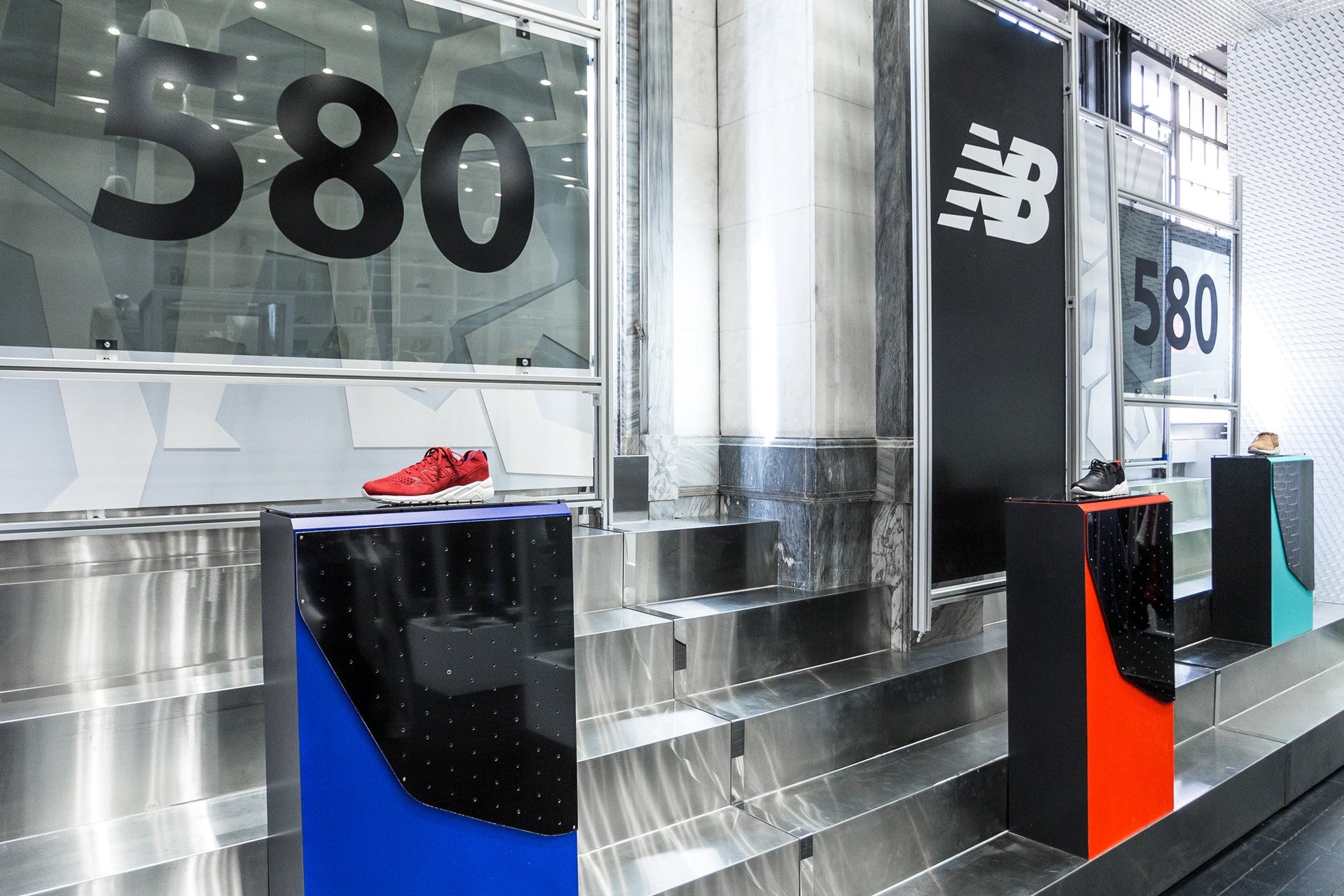 New Balance Deconstructed 580 Installation