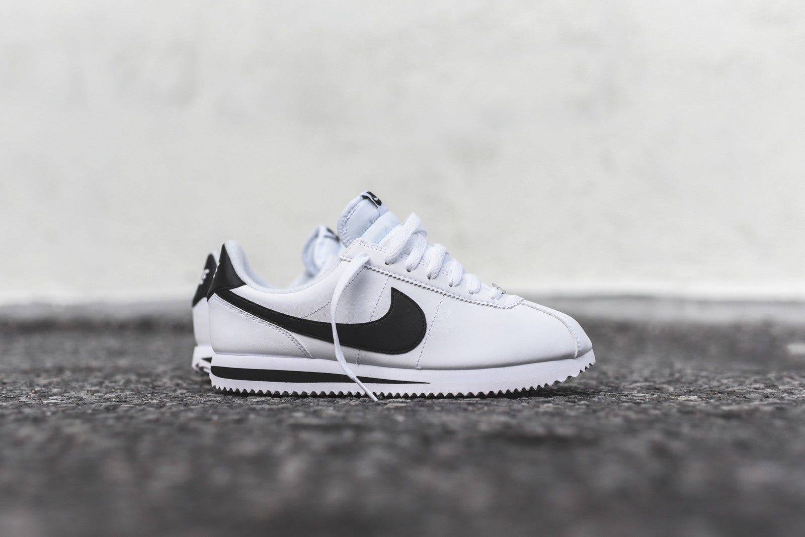 Nike Cortez - White / Black