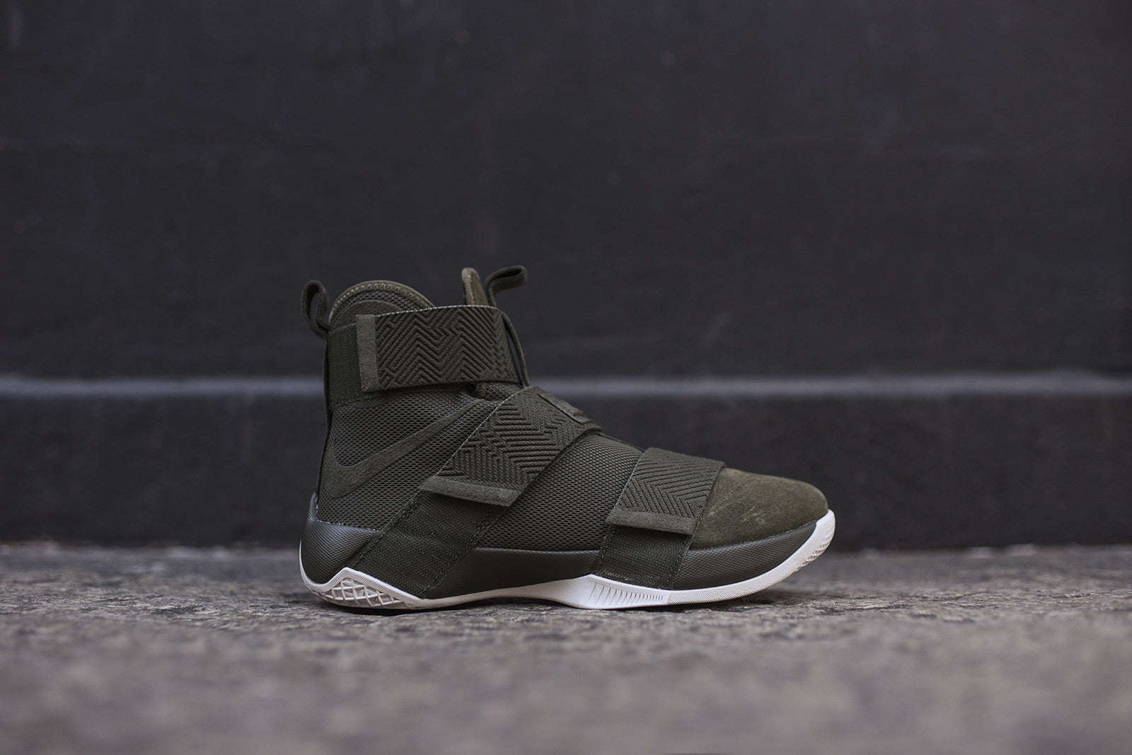 Nike LeBron Soldier X SFG LUX - Olive