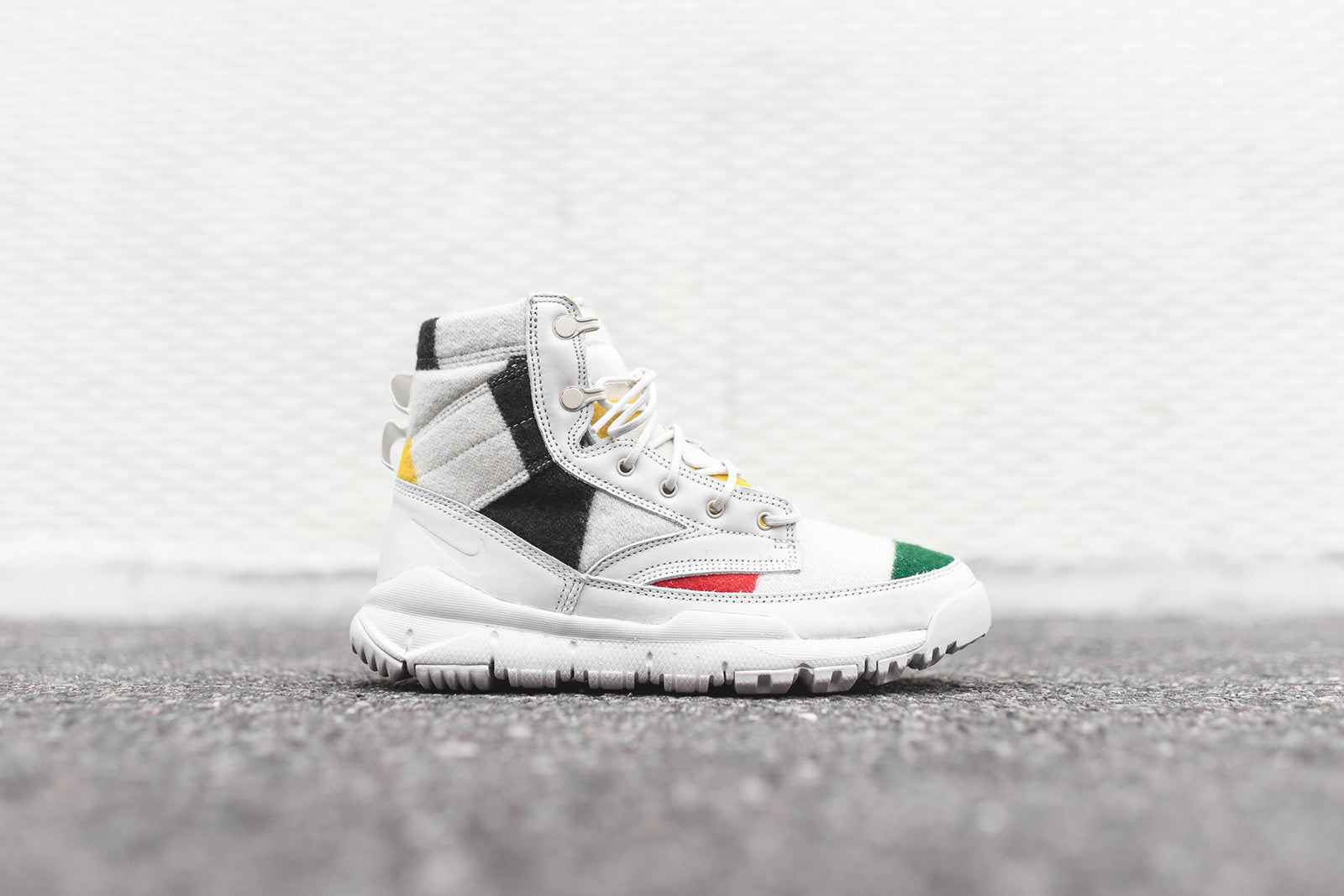 Nike x Pendleton SFB 6" Boot QS - White / Multi