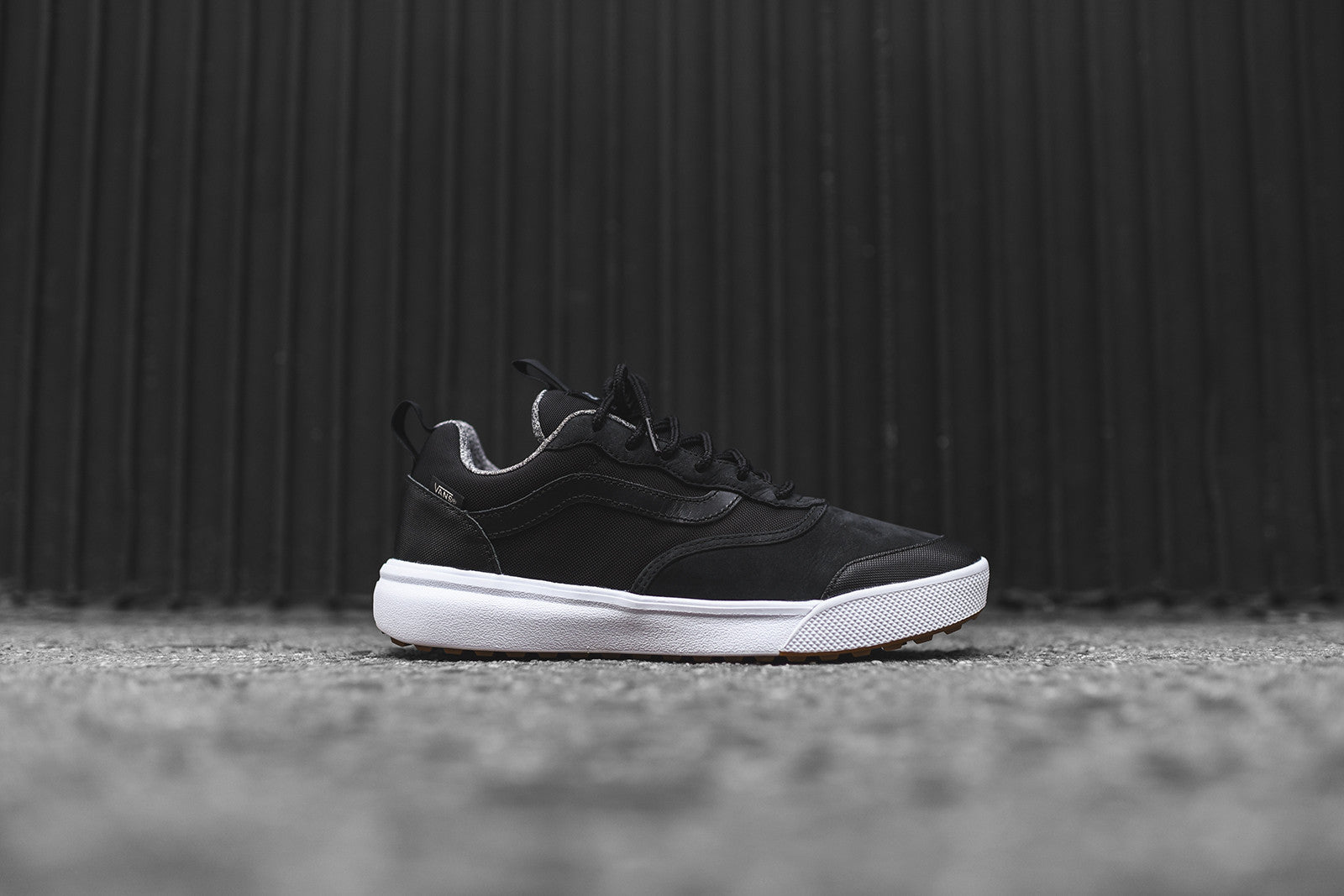 Vans Vault UltraRange UC LX - Black / White