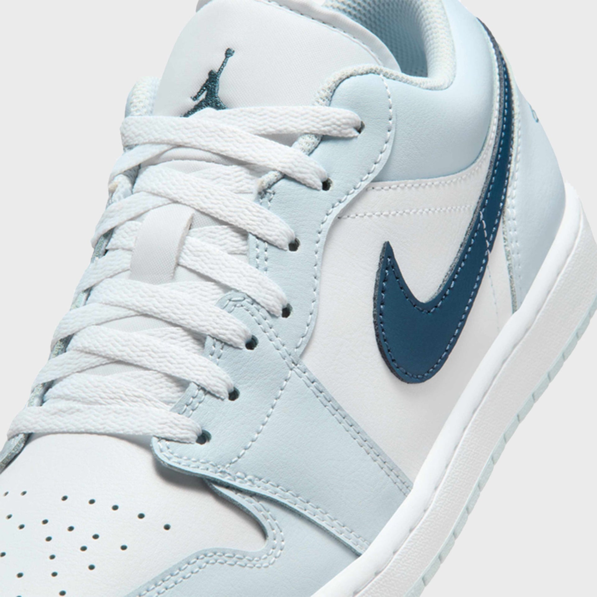 Nike Air Jordan 1 Low - Aura / Squadron Blue / White