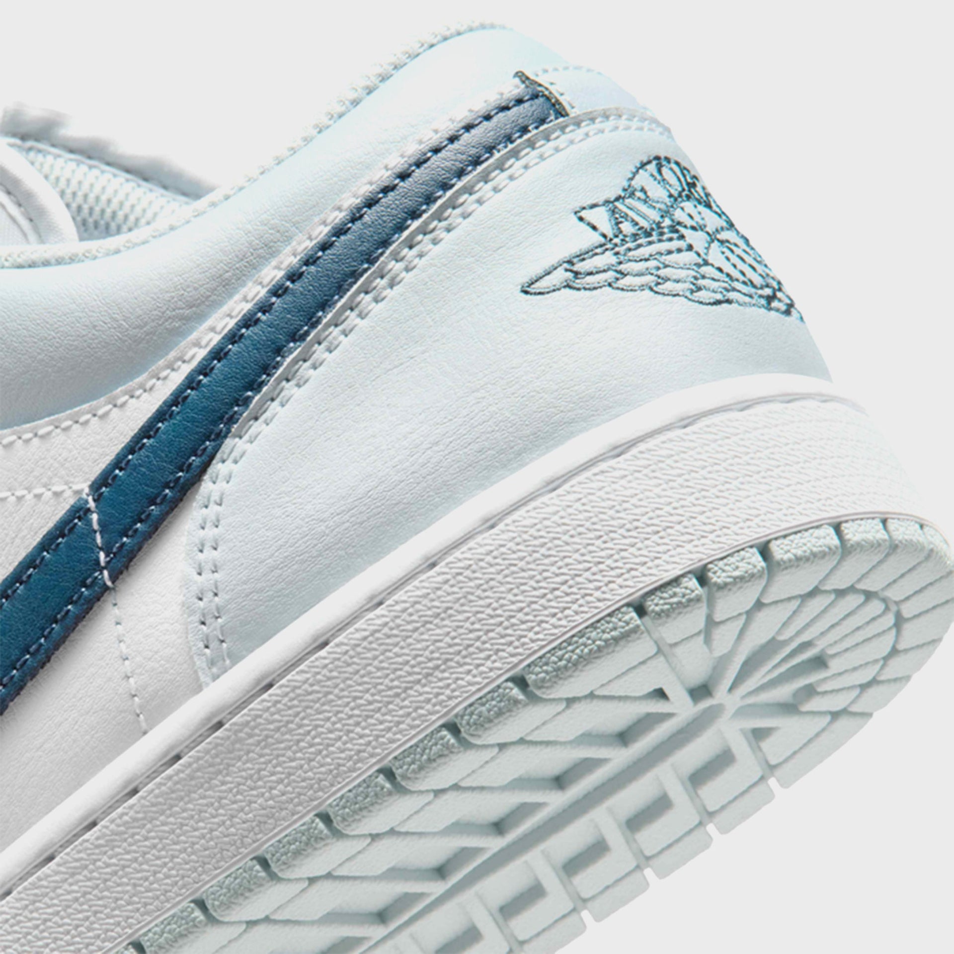 Nike Air Jordan 1 Low - Aura / Squadron Blue / White