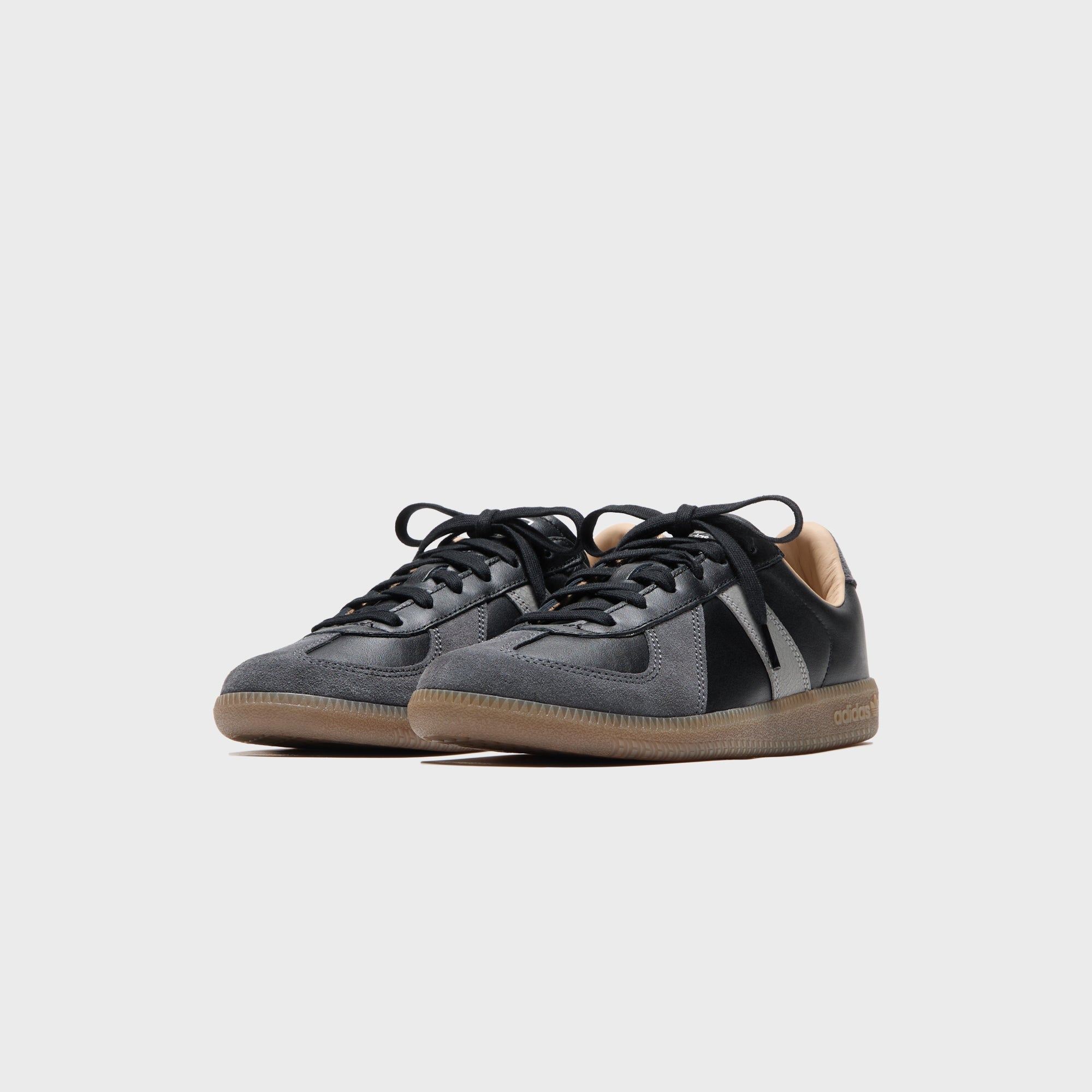 【23.5㎝、新品】Kith ×  BW Army adidas BW Army - Core Black / Charcoal Solid Grey / Gum – Kith UK