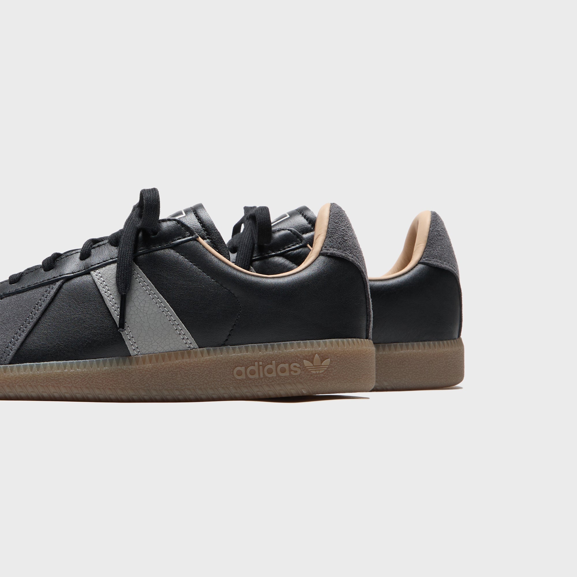 【23.5㎝、新品】Kith ×  BW Army adidas BW Army - Core Black / Charcoal Solid Grey / Gum – Kith UK