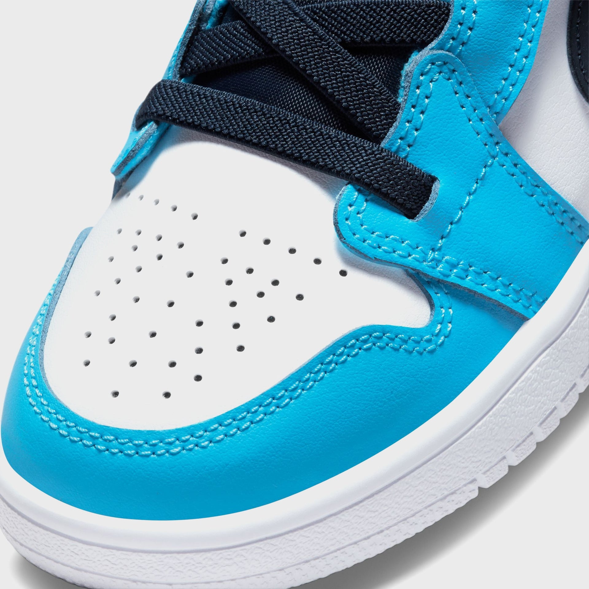 Nike PS Jordan 1 Low Alt - White / Obsidian / Dark Powder Blue