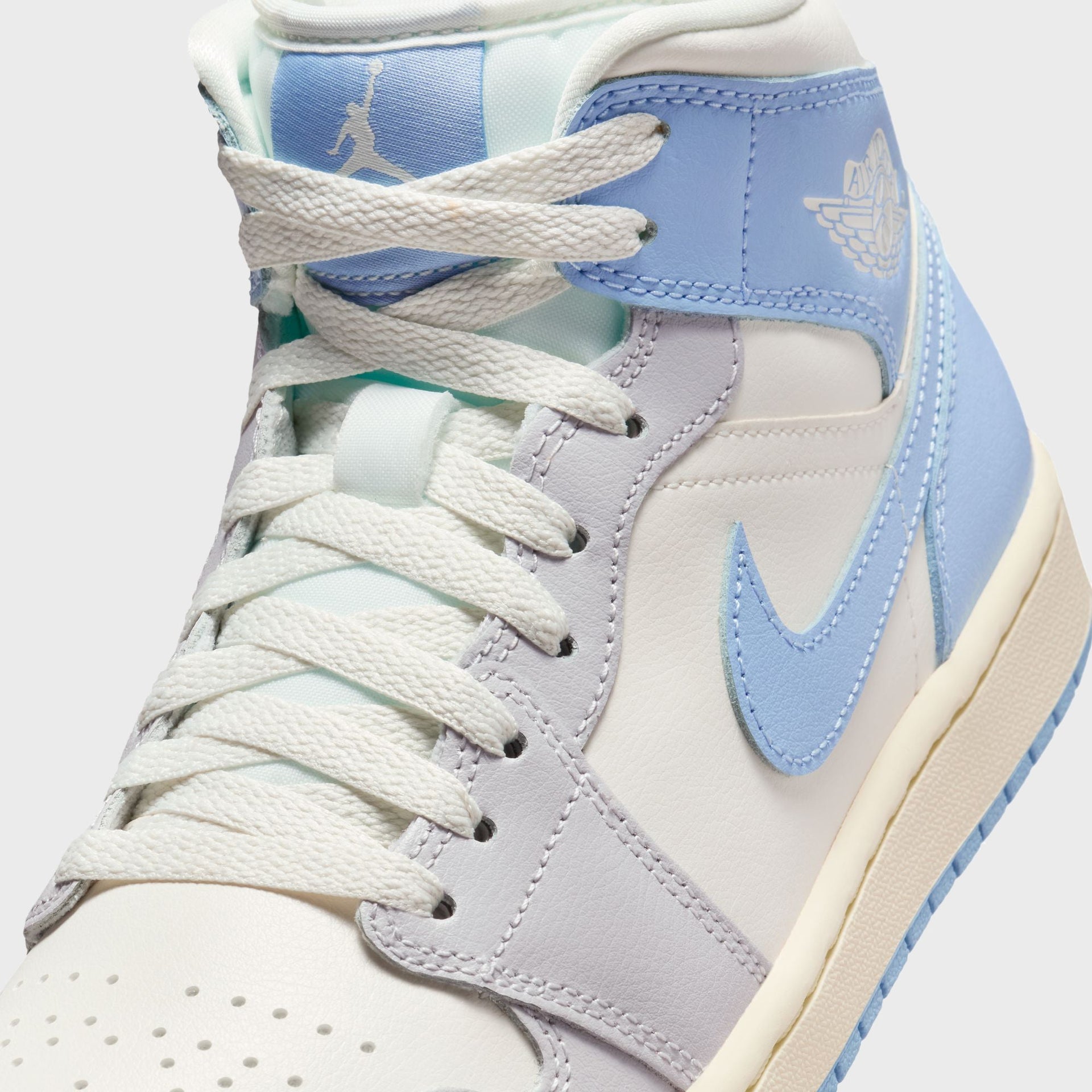 Nike WMNS Air Jordan 1 Mid - Psychic Blue / Sail / Coconut Milk / Neutral Grey