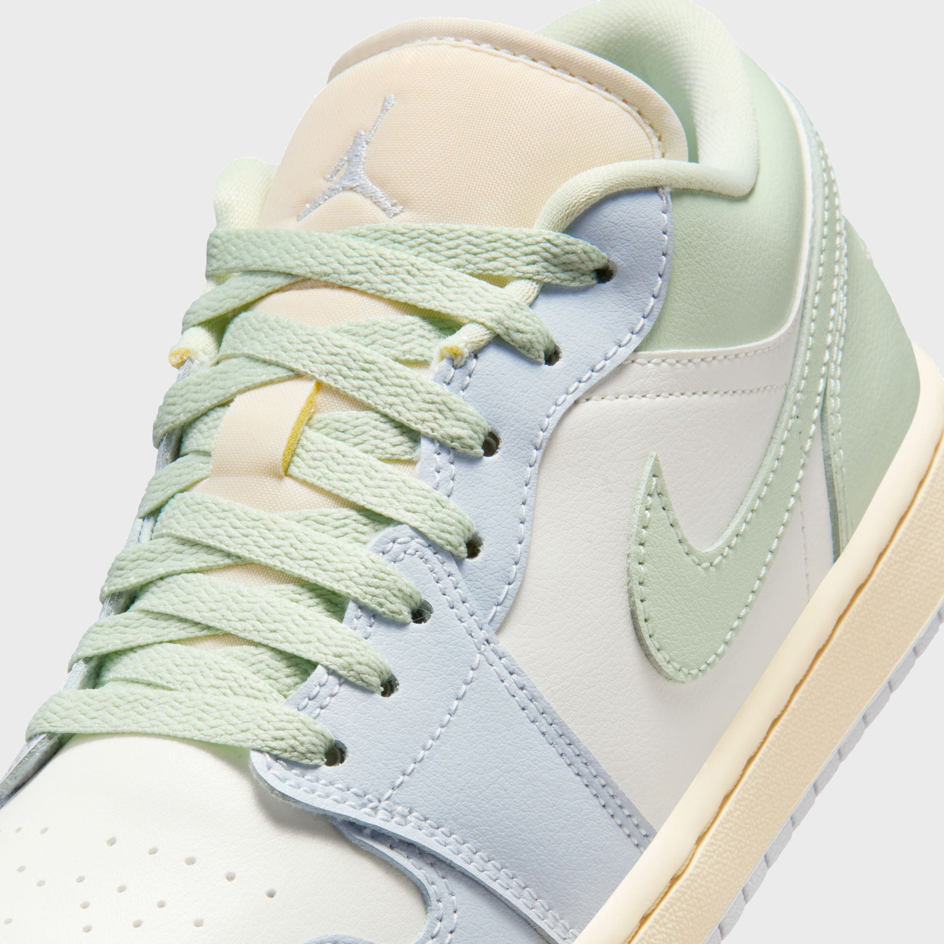 Jordan WMNS Air Jordan 1 Low - Sail / Aura / Muslin / Jade Aura
