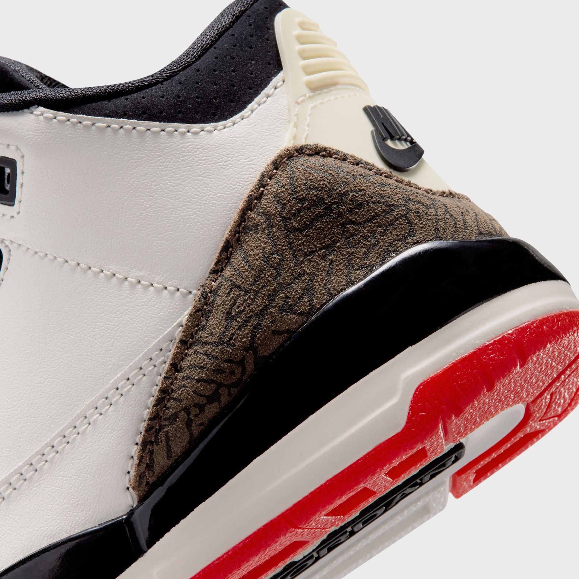 Jordan PS Jordan 3 - Sail / University Red / Pale Ivory / Black