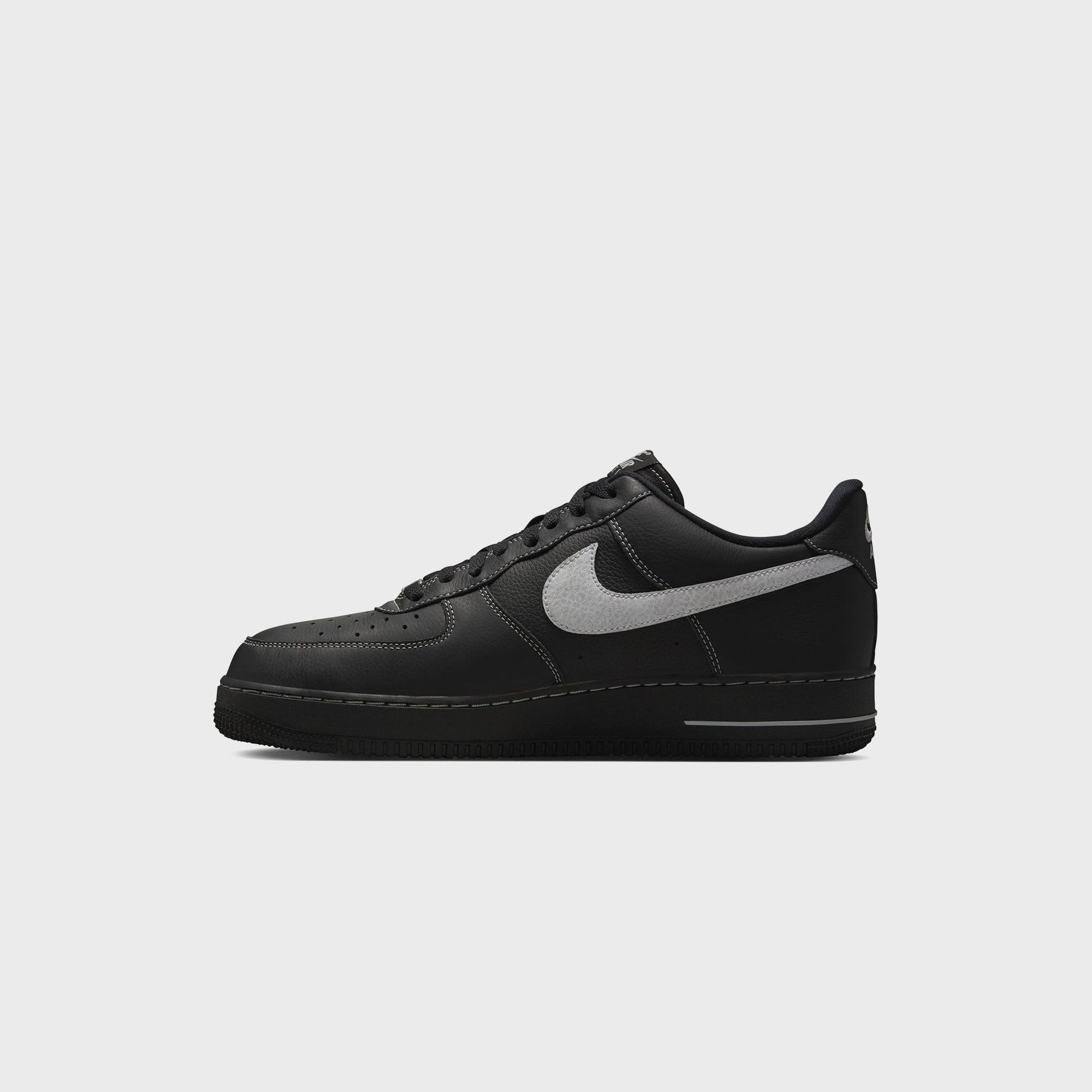 Nike Air Force 1 `07 Lv8 - Black / Wolf Grey