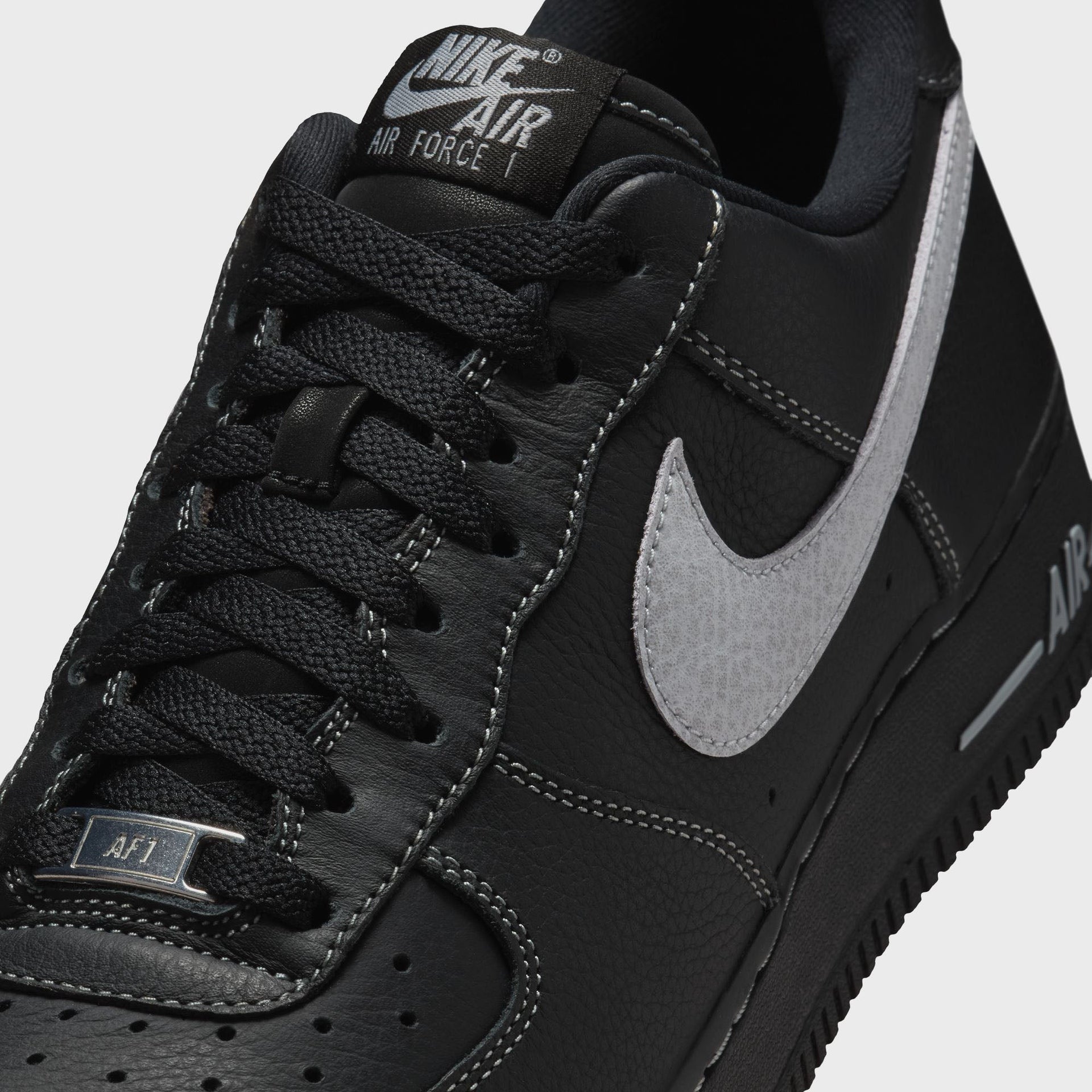 Nike Air Force 1 `07 Lv8 - Black / Wolf Grey