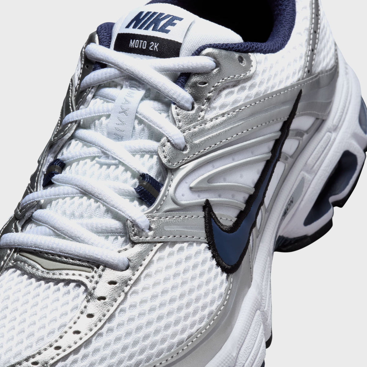 Nike WMNS Air Max Moto 2K - White / Midnight Navy / Metallic Silver / Black