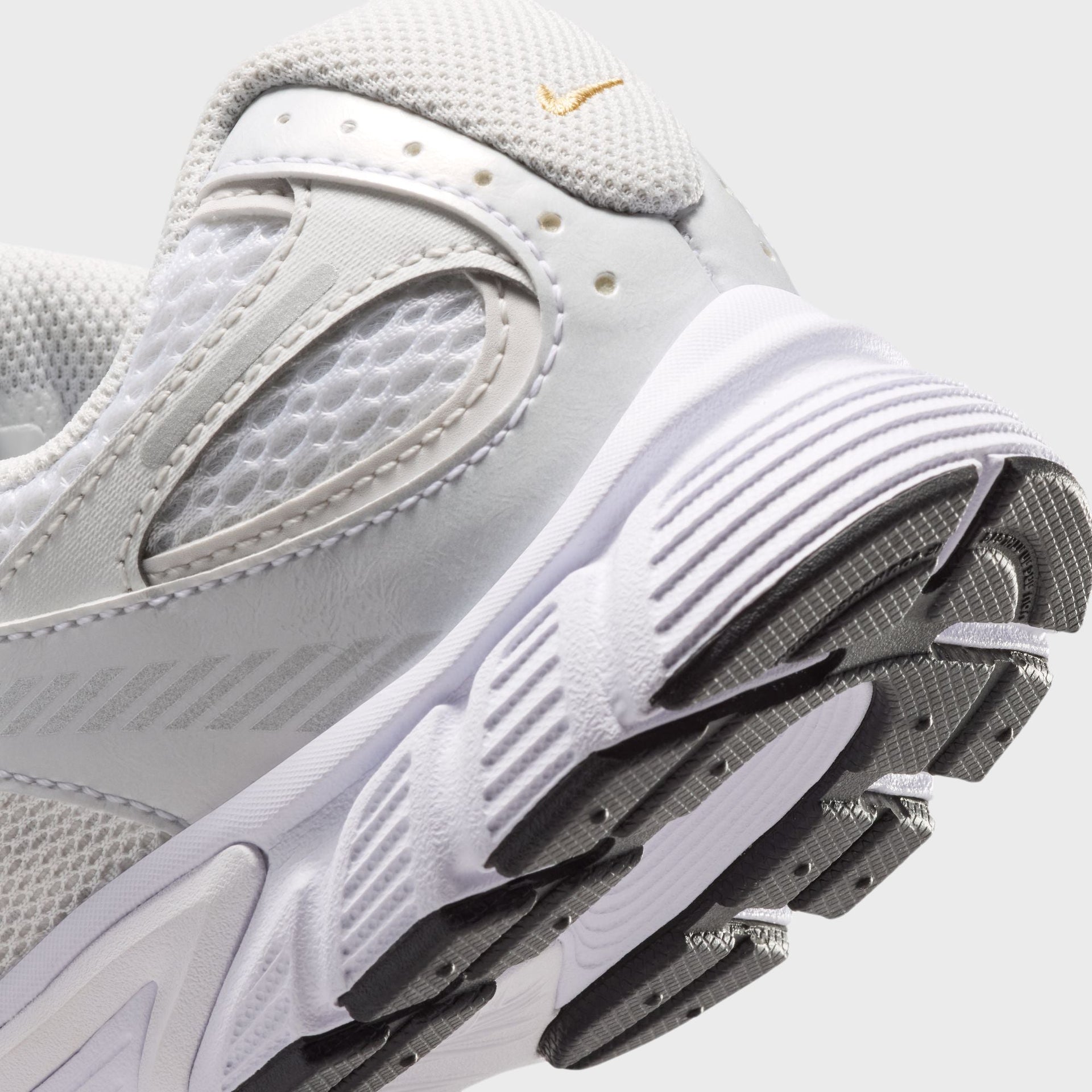 Nike GS V5 RNR - White / Metalic Gold / Metallic Silver