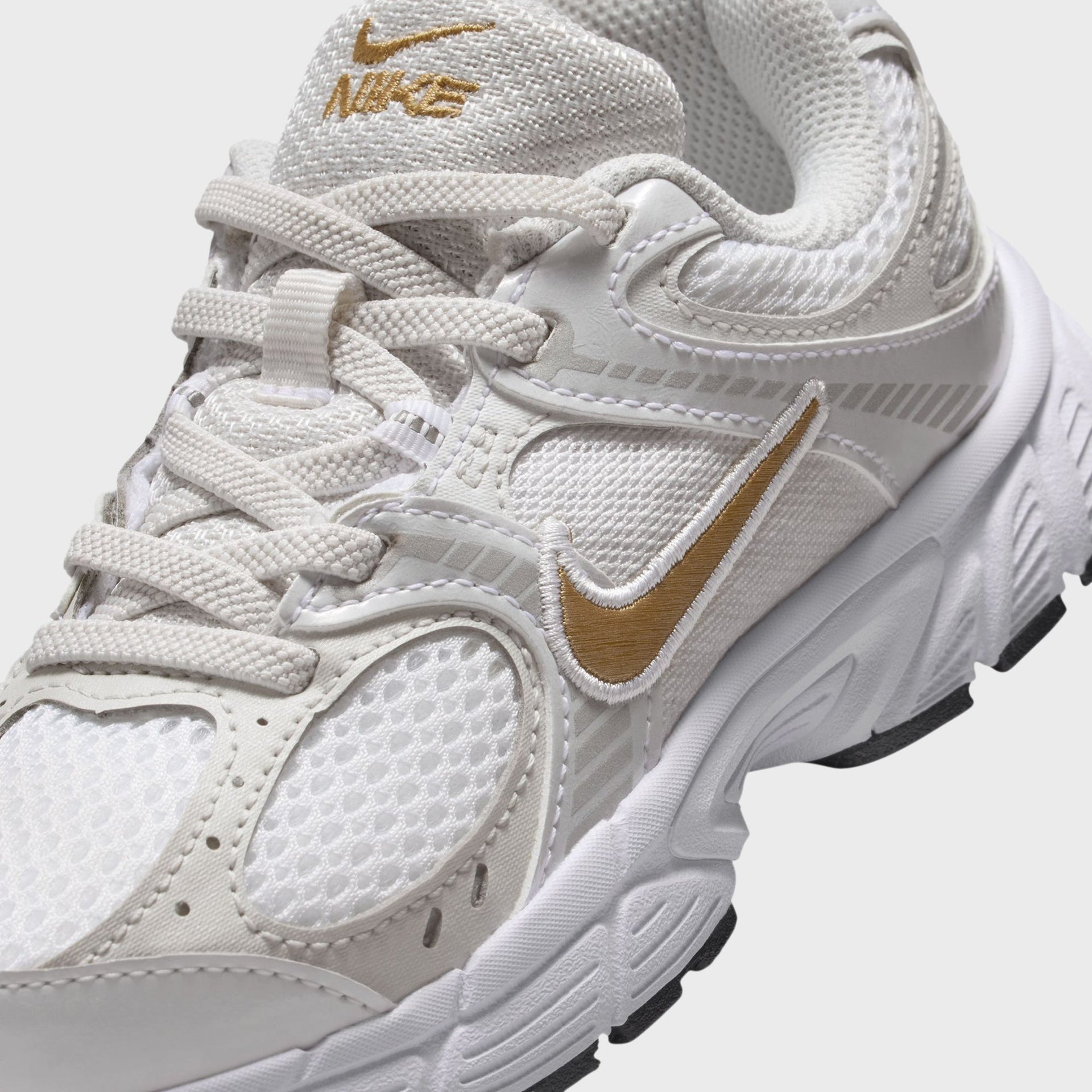 Nike PS V5 RNR - White / Metalic Gold / Metallic Silver