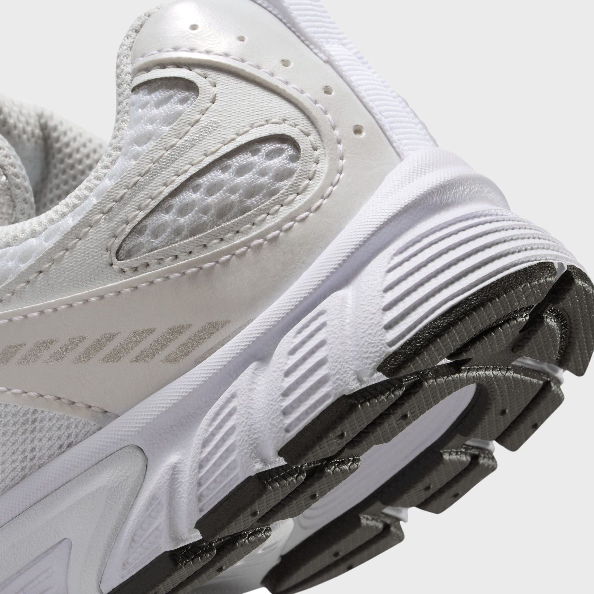 Nike PS V5 RNR - White / Metalic Gold / Metallic Silver