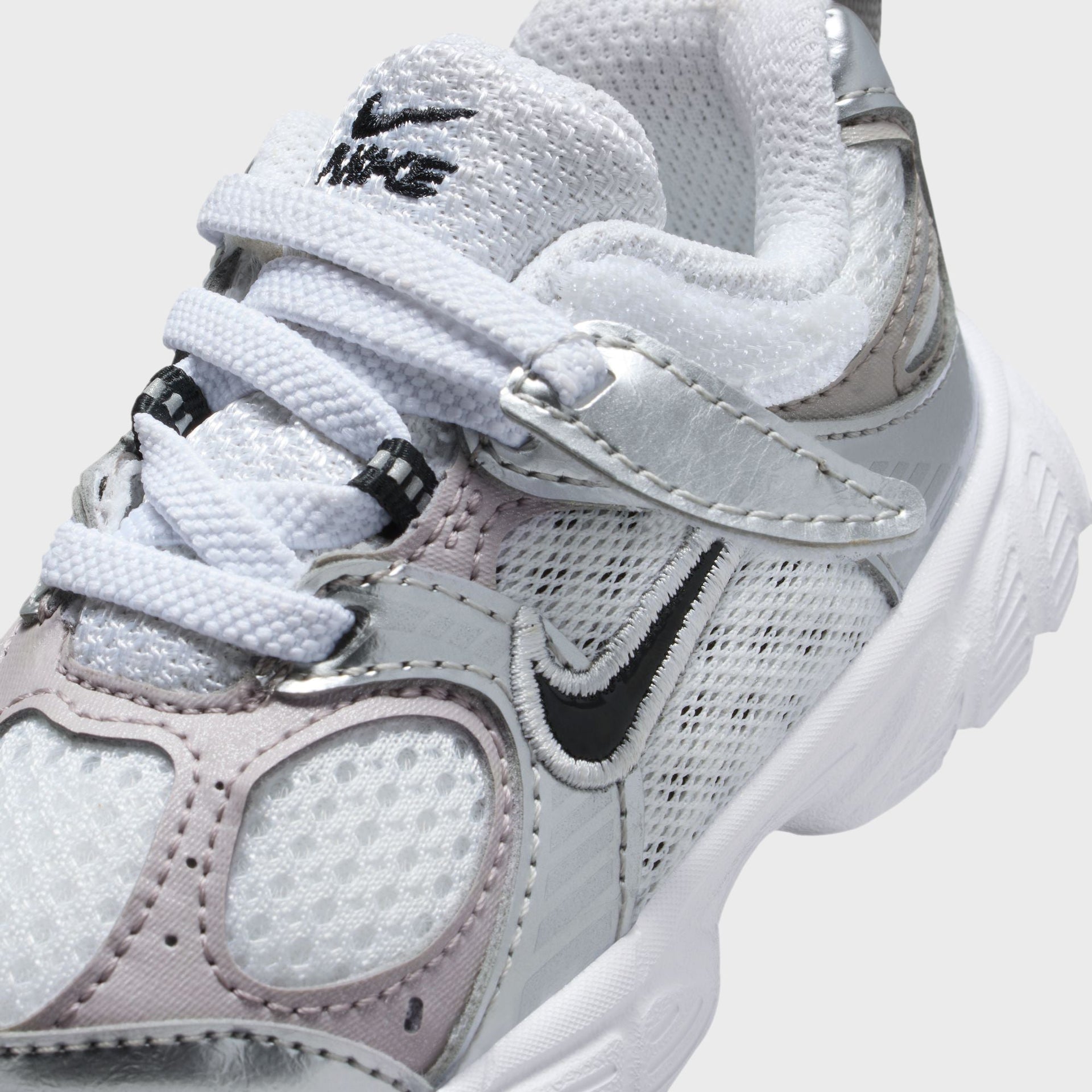 Nike TD V5 RNR - White / Black / Vast Grey / College Grey