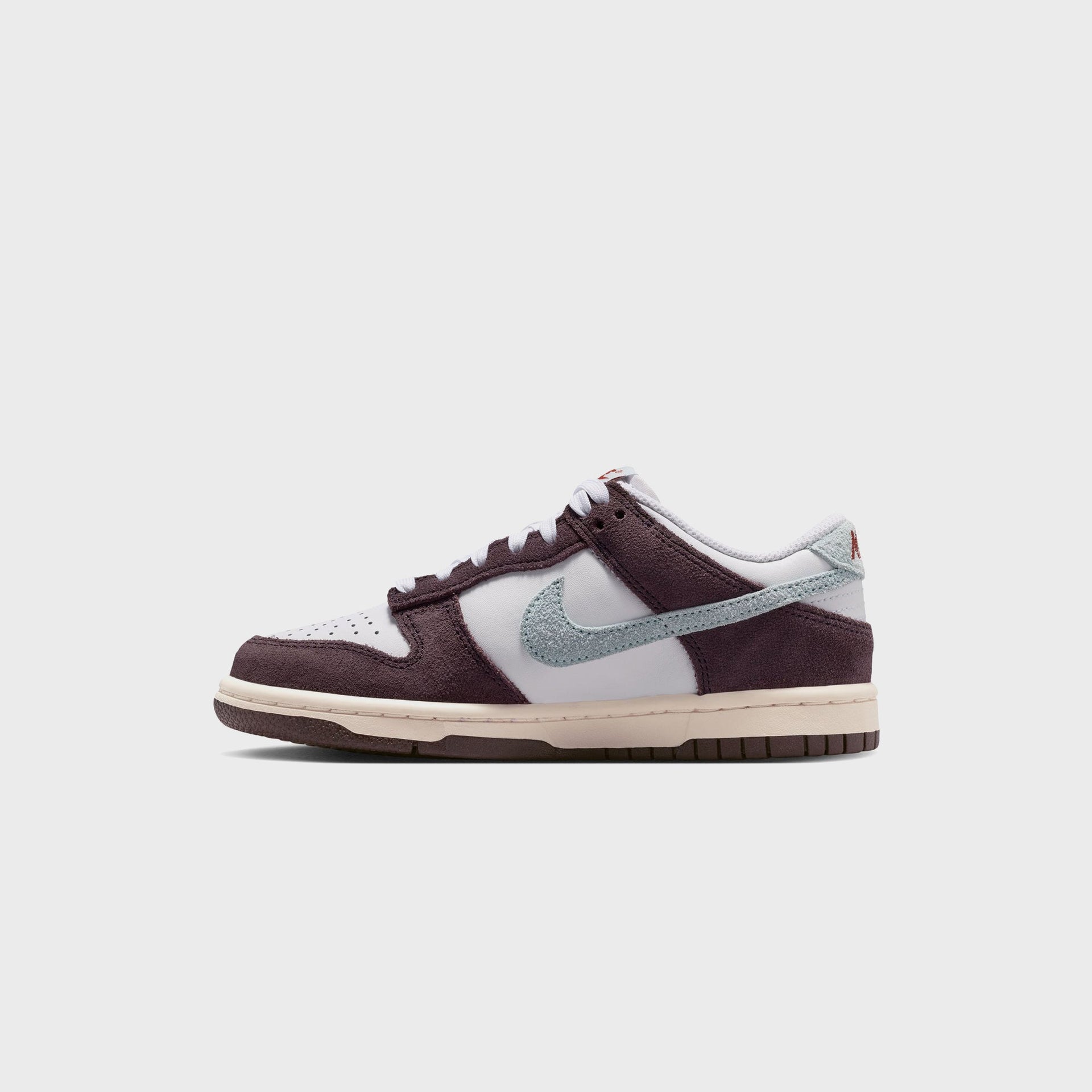 Nike GS Dunk Low SE - White / Glacier Blue / Burgundy Ash