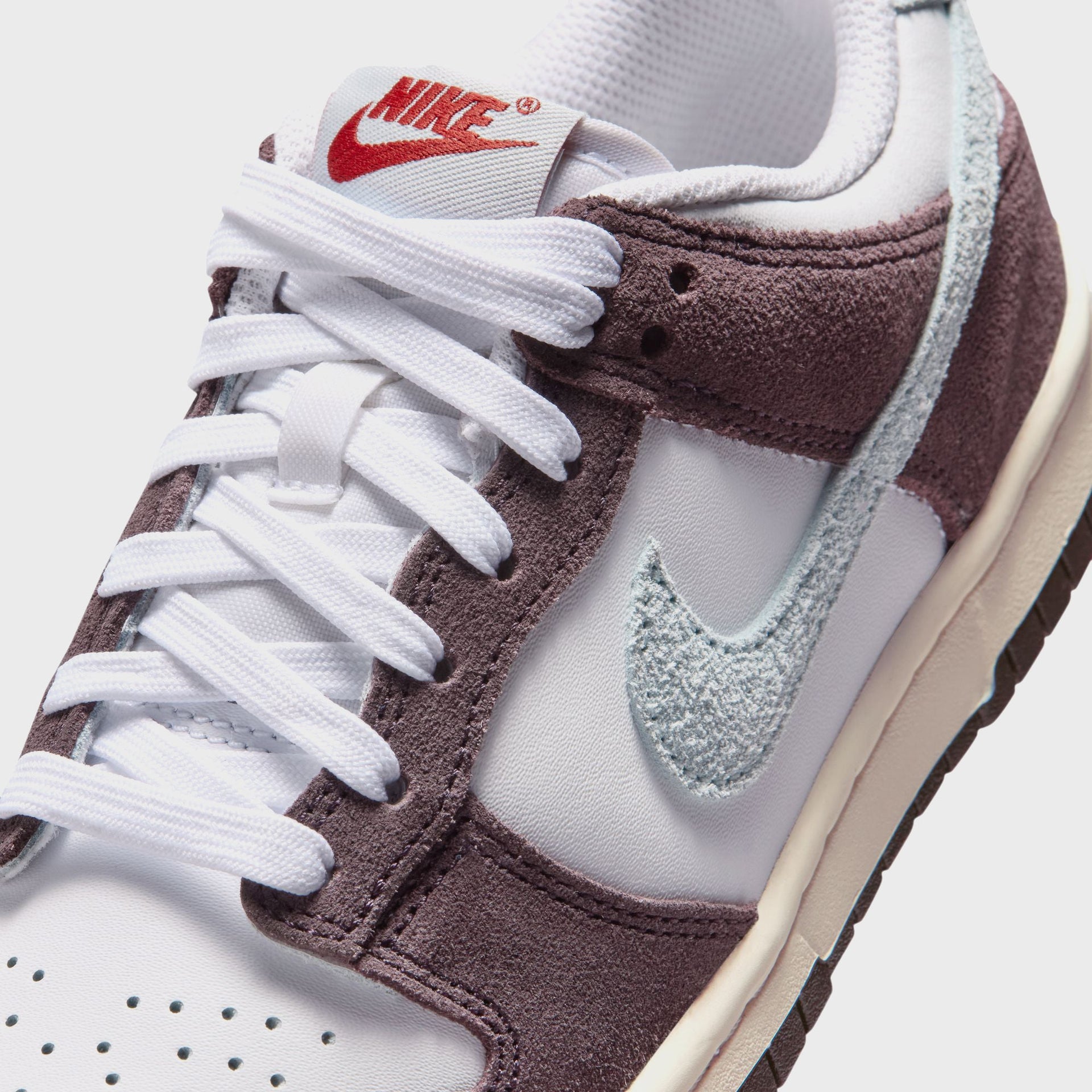 Nike GS Dunk Low SE - White / Glacier Blue / Burgundy Ash