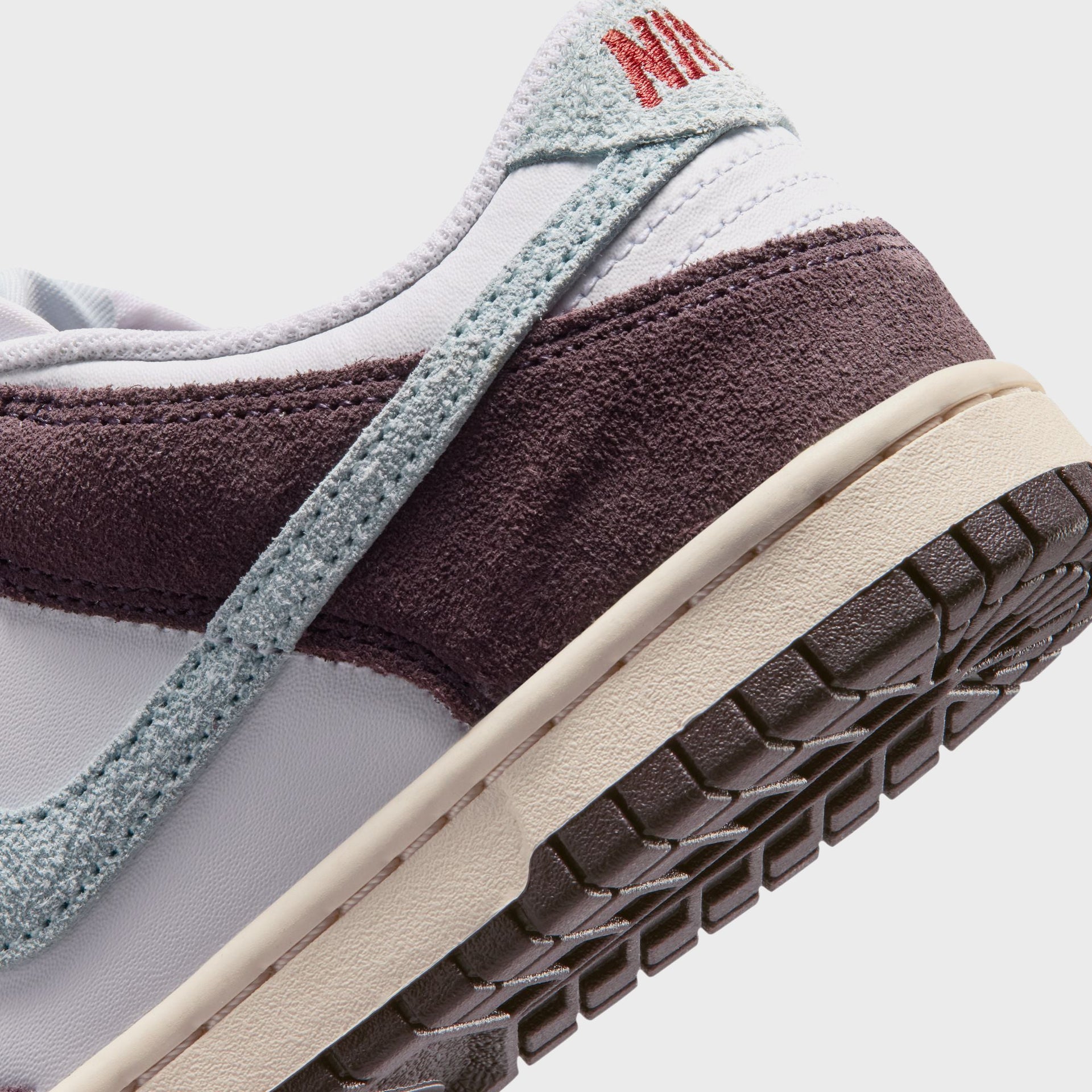 Nike GS Dunk Low SE - White / Glacier Blue / Burgundy Ash