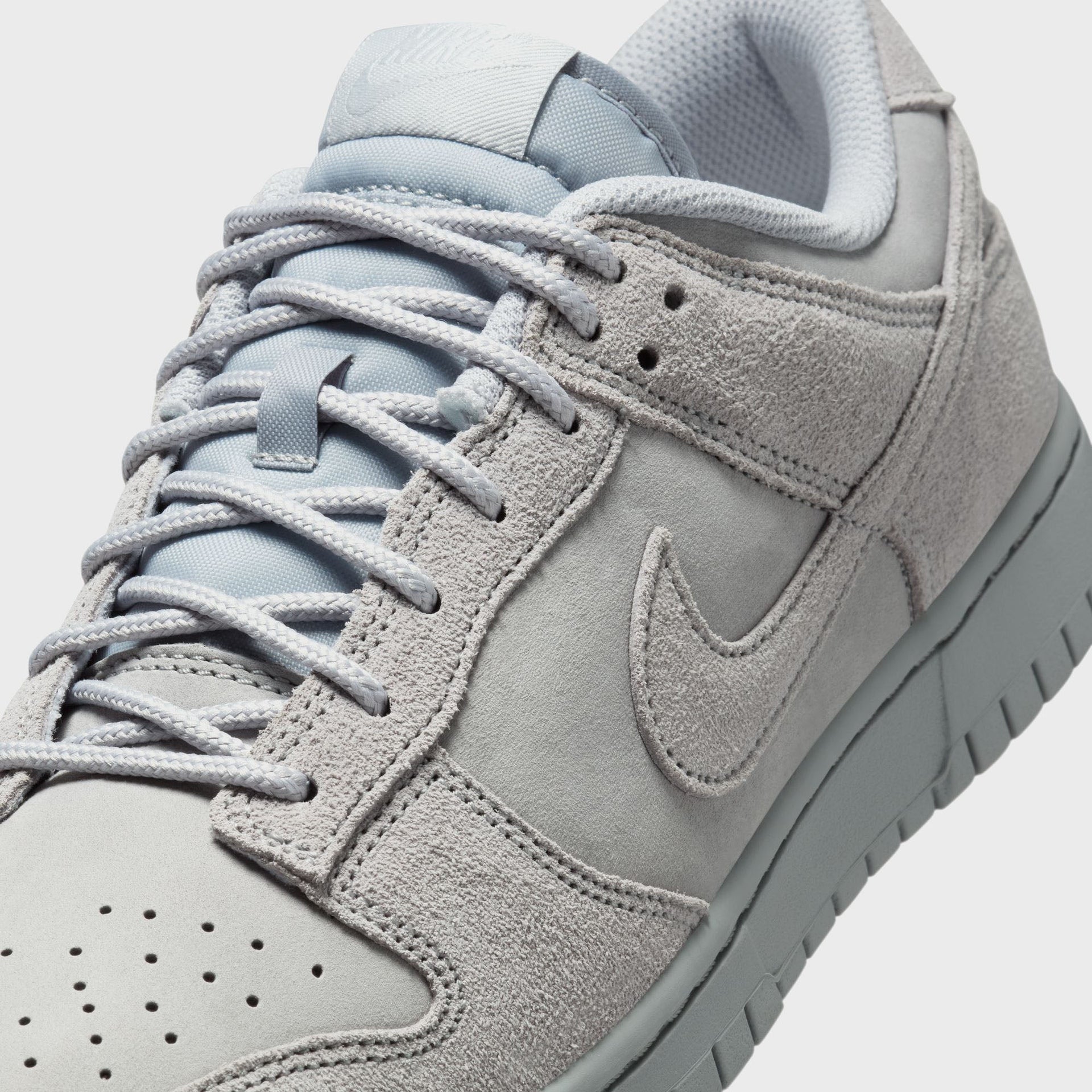 Nike Dunk Low Retro SE - Wolf Grey