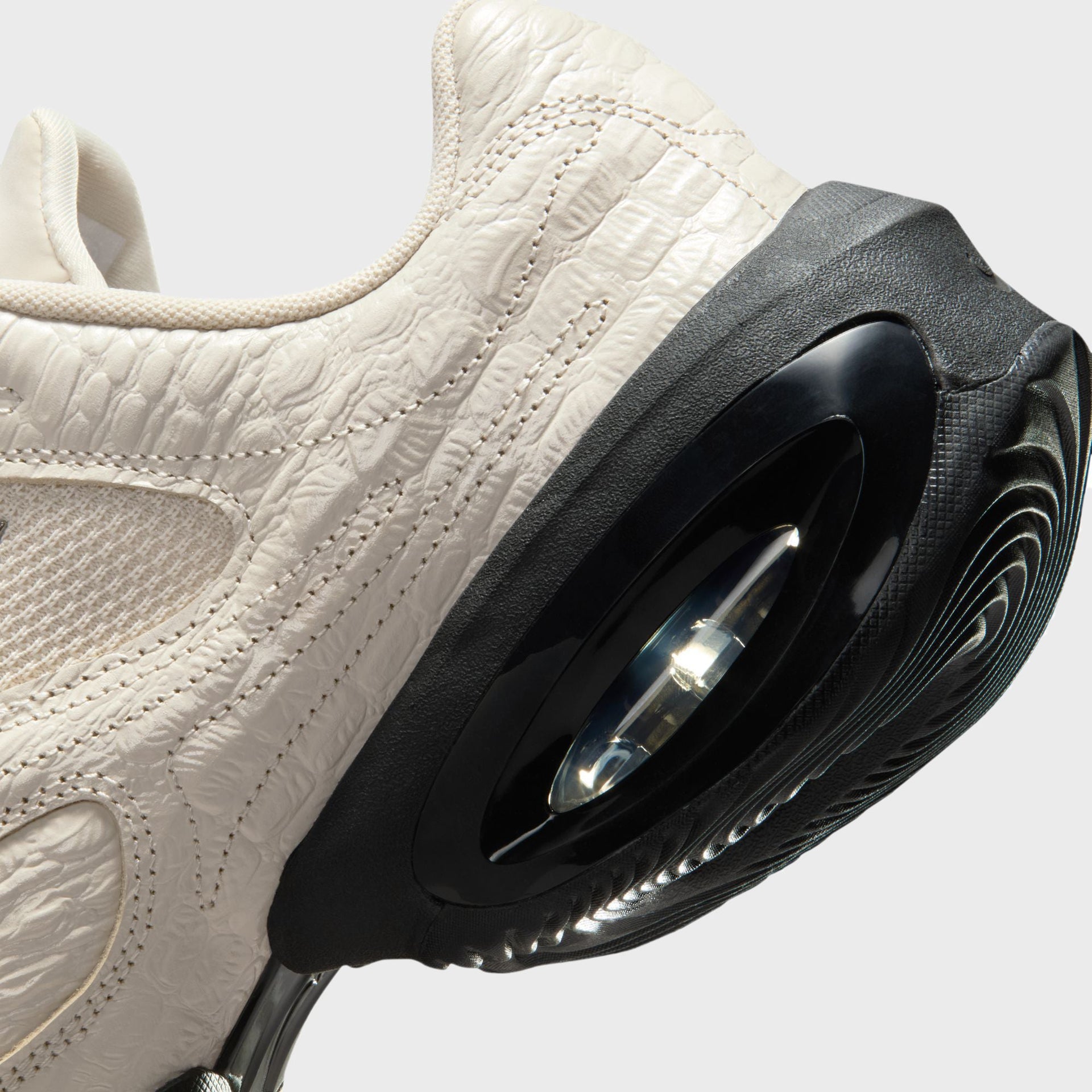 Nike WMNS Air Max Muse SE - Light Orewood Brown / Metallic Silver / Black