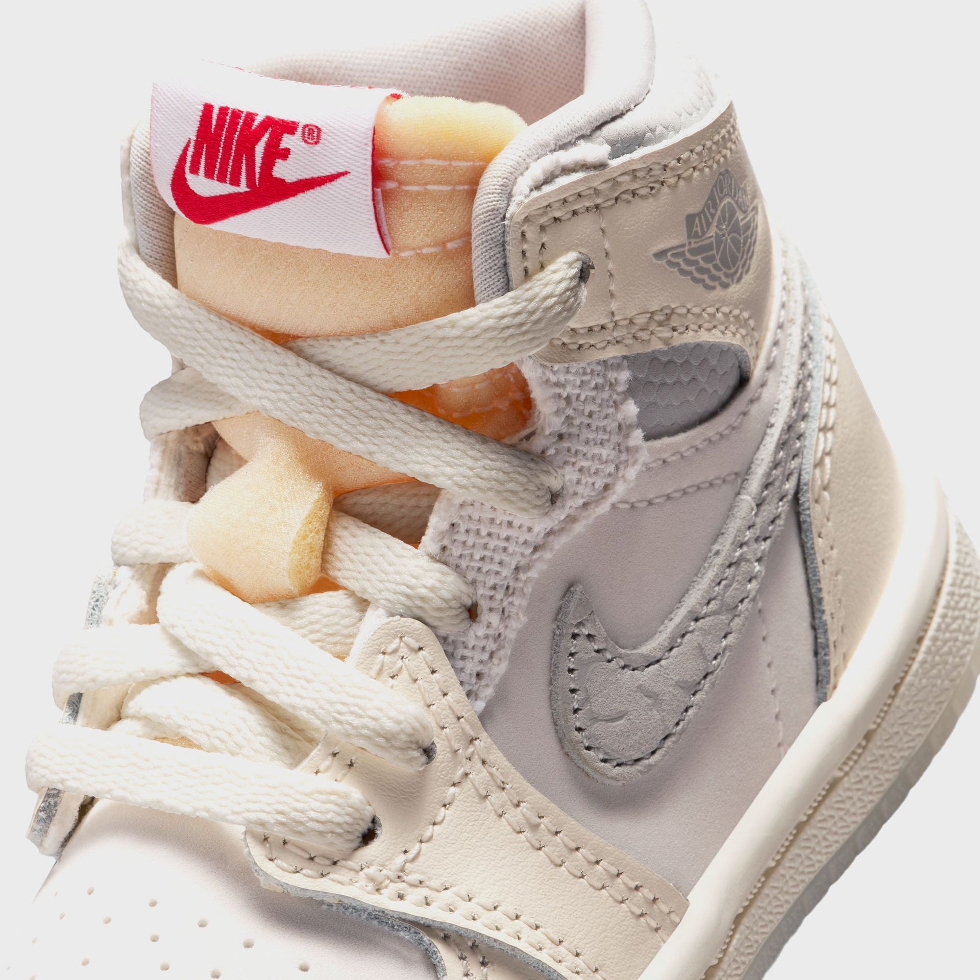 Jordan TD Air Jordan 1 Retro High OG - Sail / University Red / Pale Ivory / Coconut Milk / Phantom