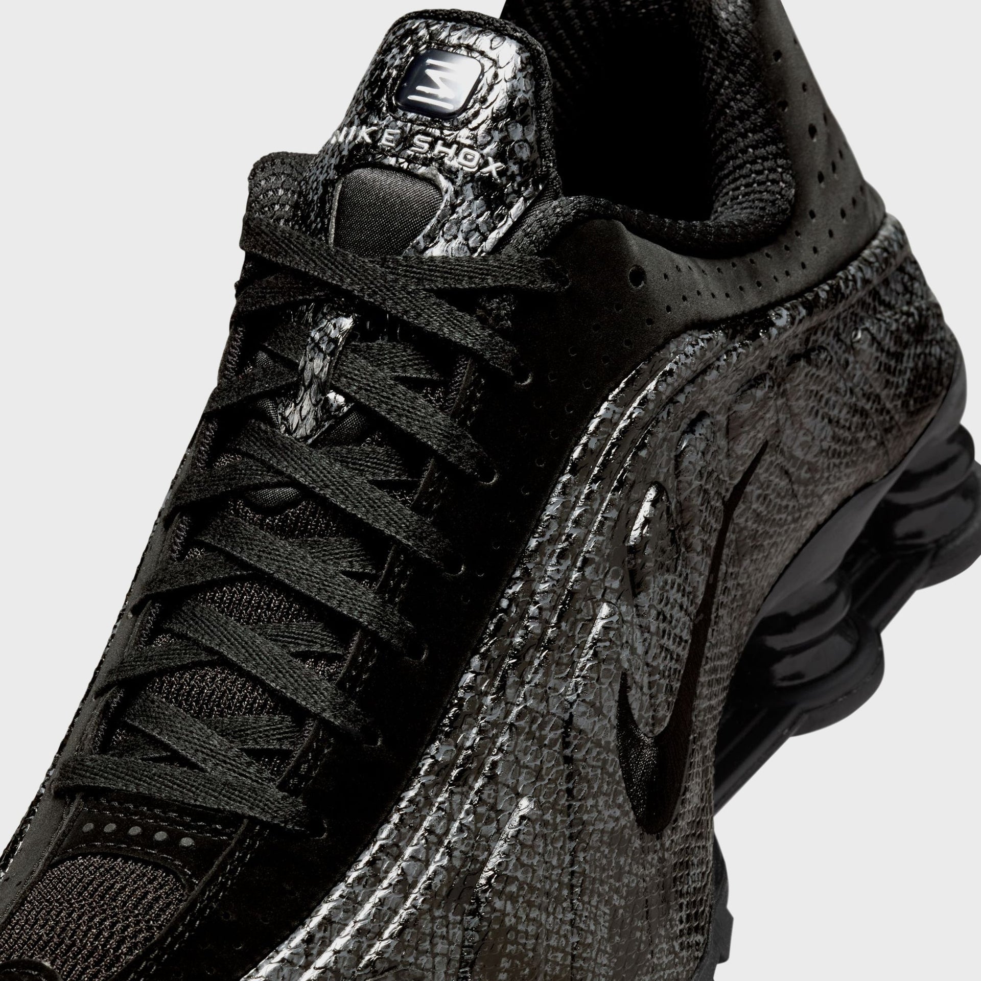 Nike WMNS Shox R4 - Print Black / Black / Metallic Silver / Dark Grey