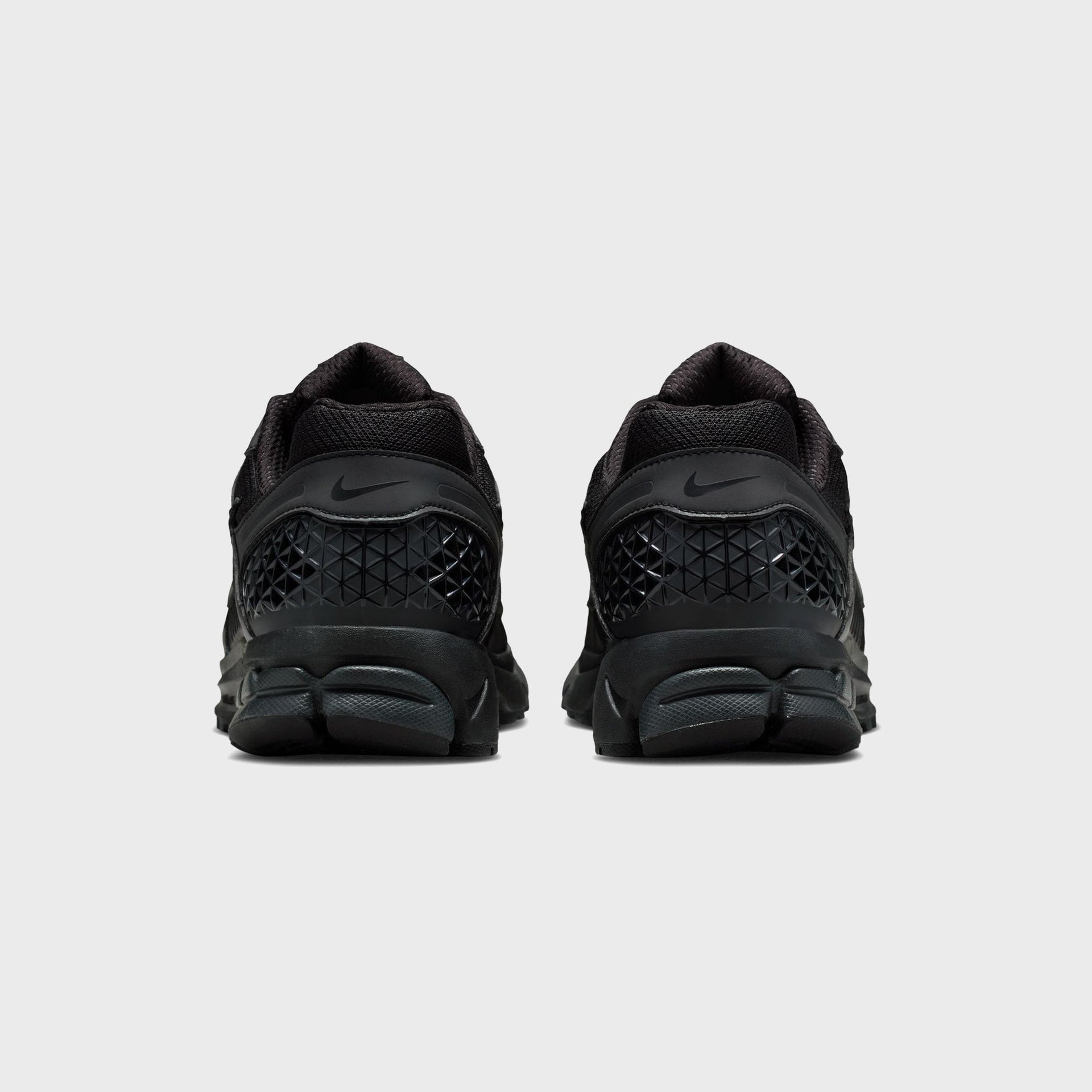 Nike Zoom Vomero 5 - Black / Black