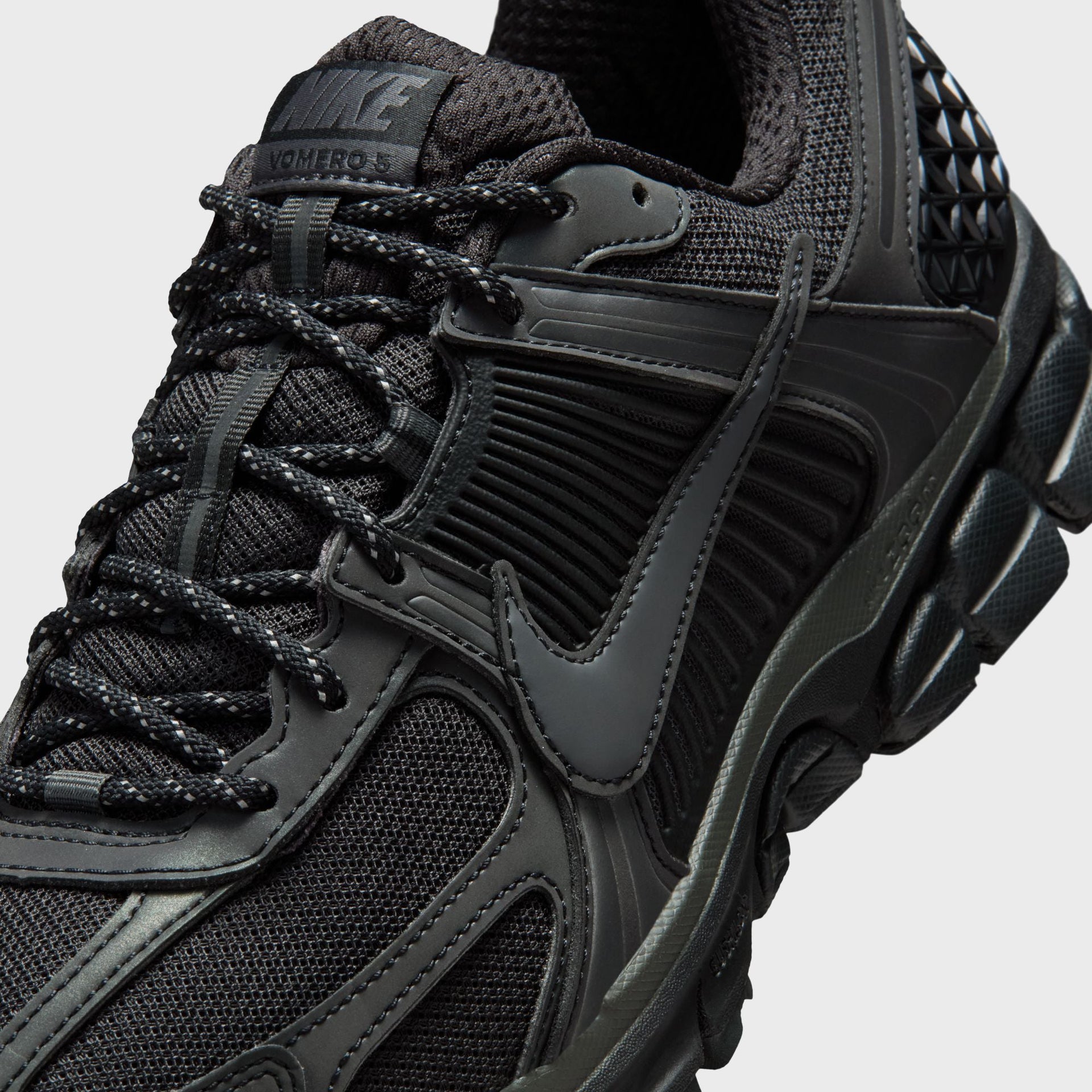 Nike Zoom Vomero 5 - Black / Black