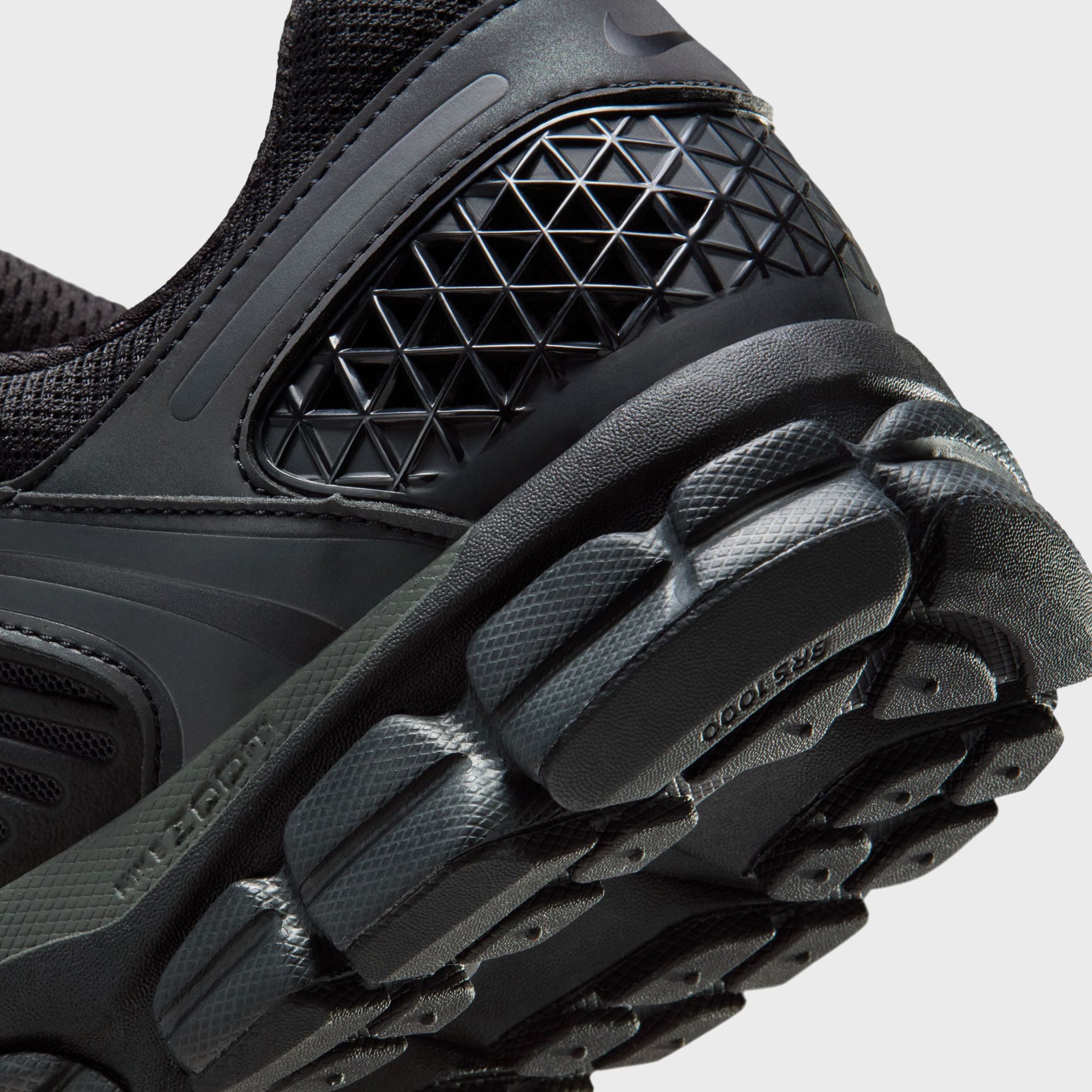 Nike Zoom Vomero 5 - Black / Black