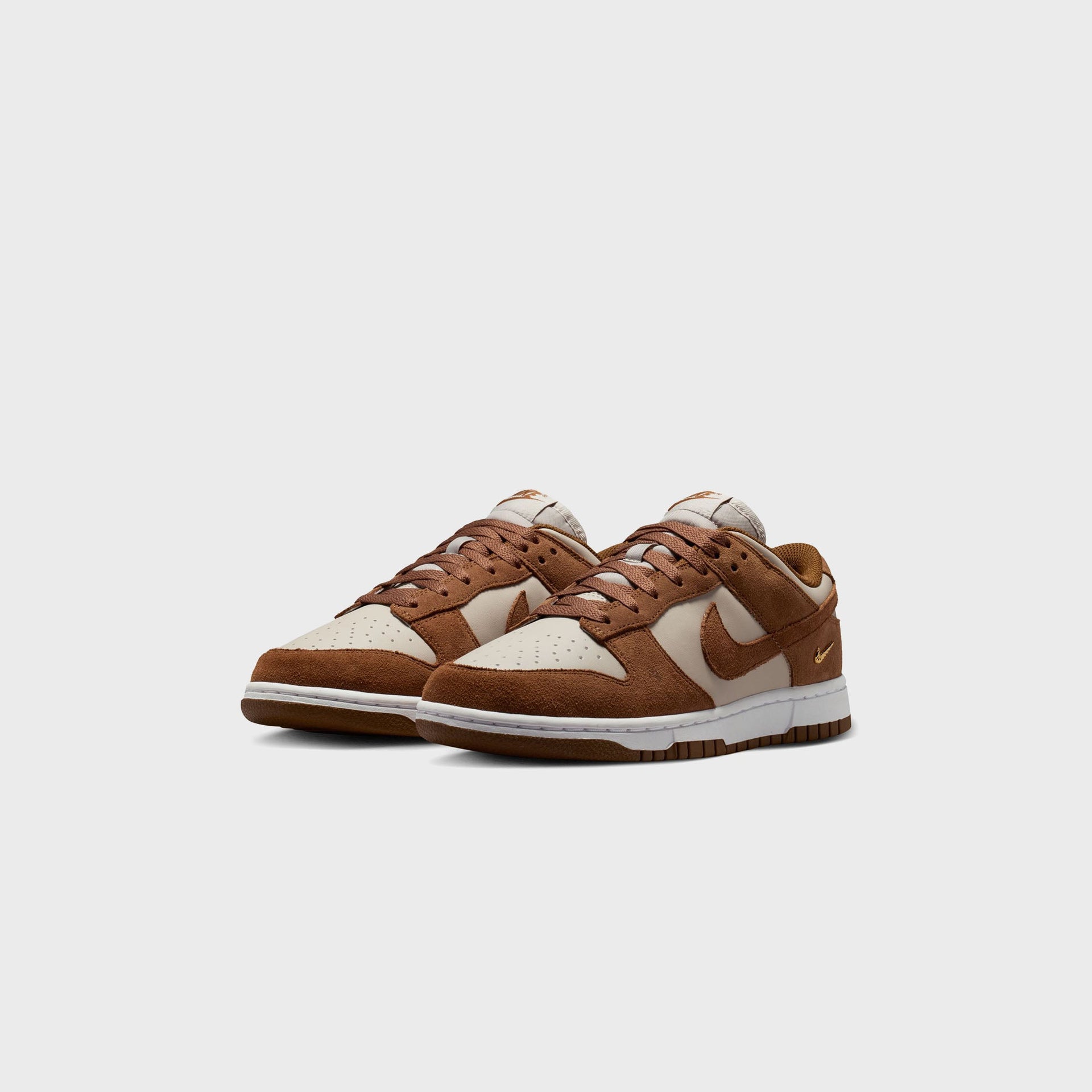 Nike WMNS Dunk Low Suede - Light British Tan / Cream II / White