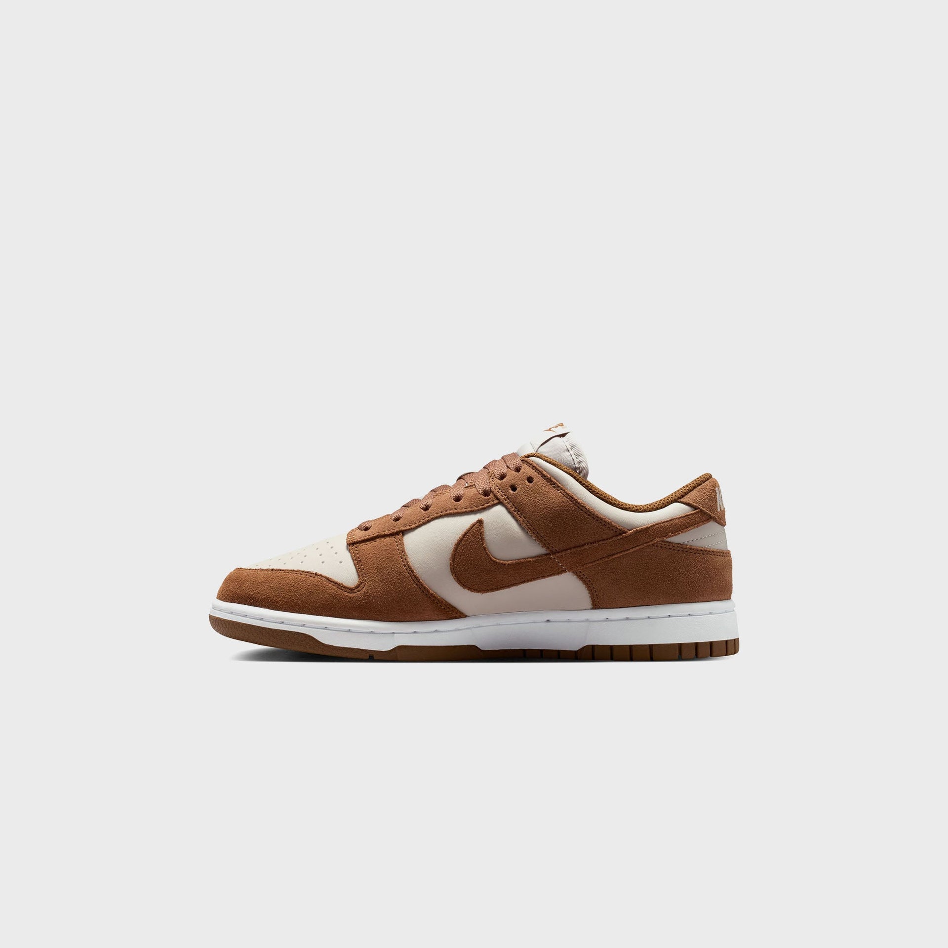 Nike WMNS Dunk Low Suede - Light British Tan / Cream II / White
