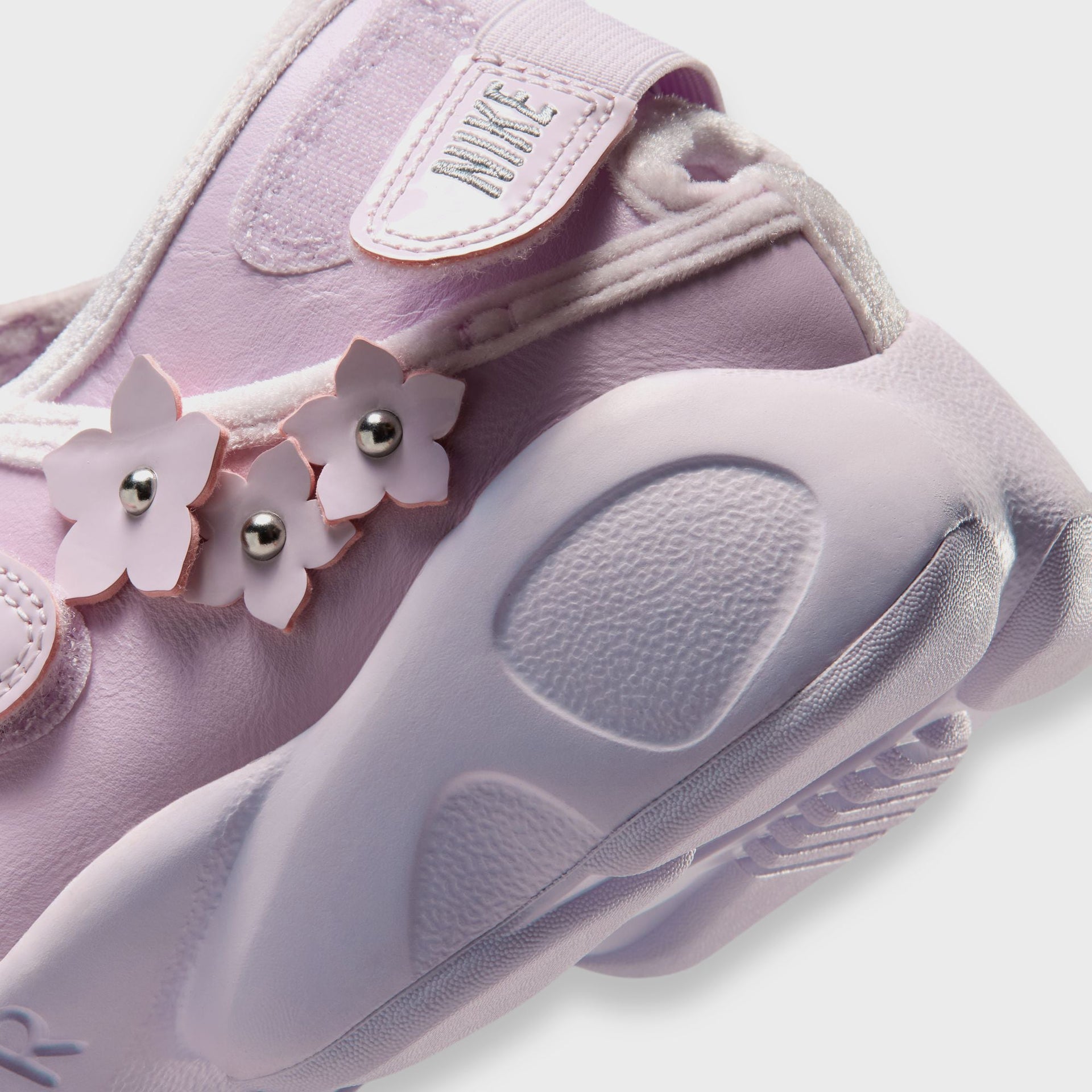Nike WMNS Air Rift "Florette" - Bleached Lilac / Wolf Grey / Metallic Silver