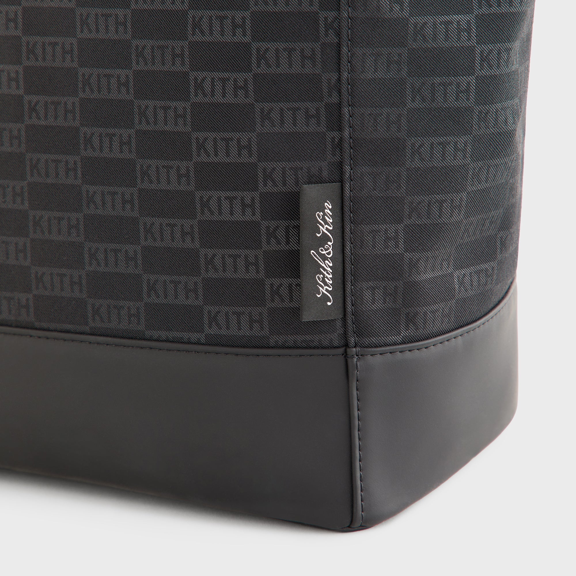 Kith for Bugaboo Changing Bagマザーズバッグ Kith for Bugaboo Changing Bag - Black – Kith UK