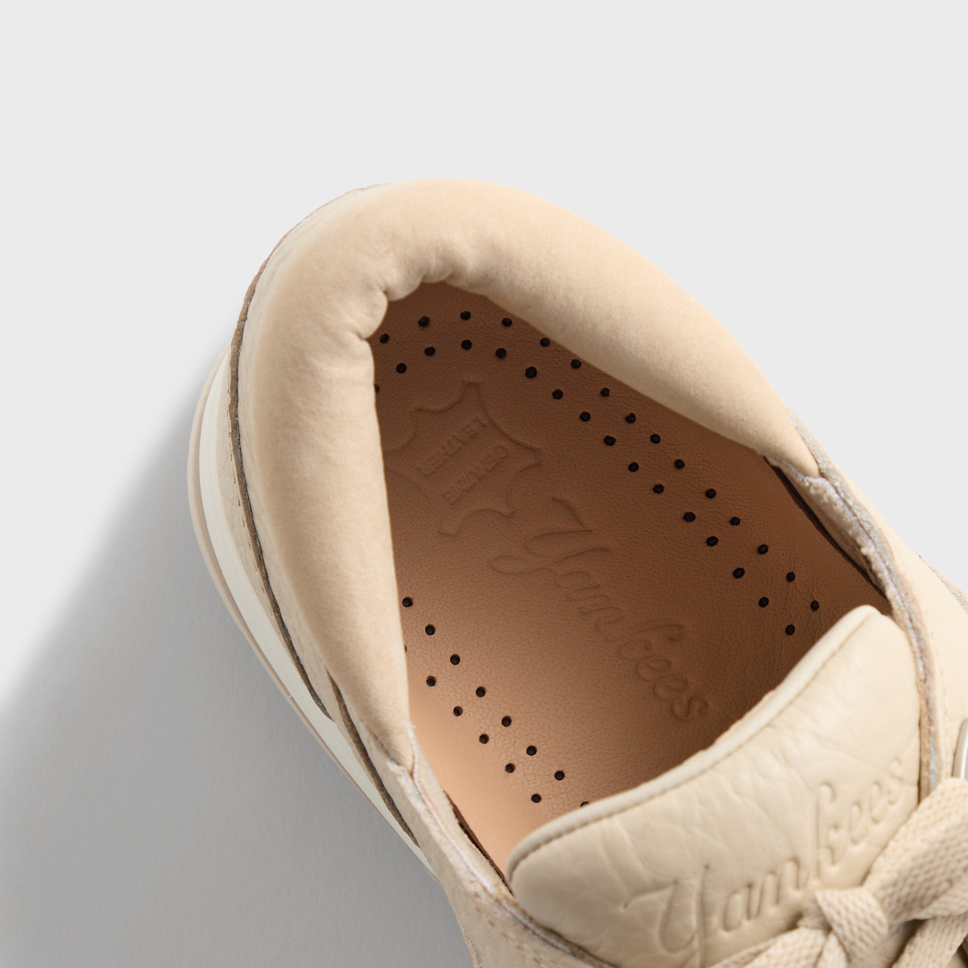 8th St by Ronnie Fieg for Clarks Originals & the New York Yankees Sunderland - Light Sand
