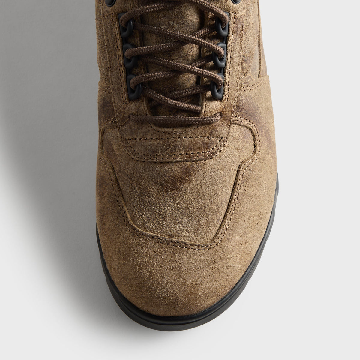 8th St by Ronnie Fieg for Clarks Originals Laddow Shearling - Brown
