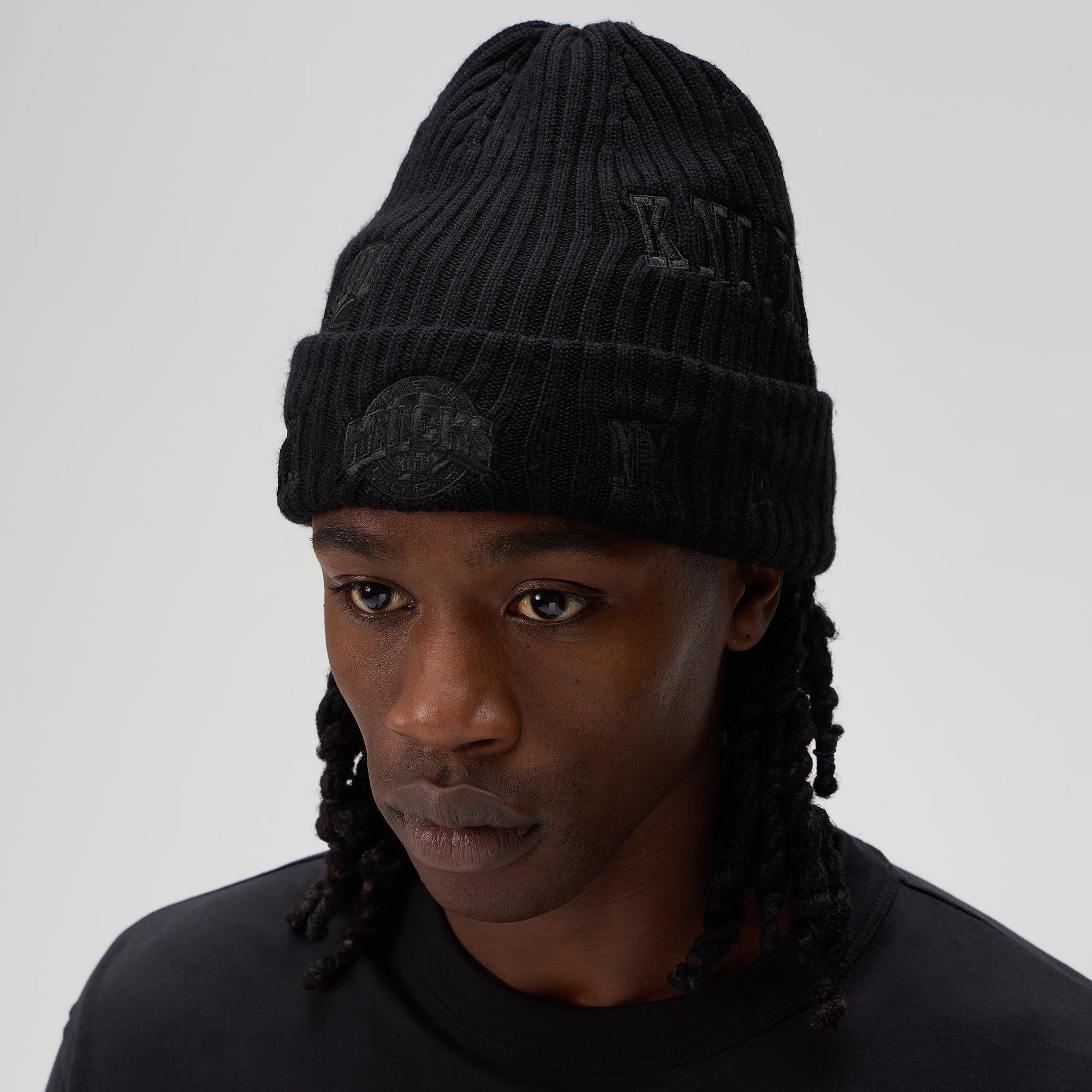 Kith & New Era for the New York Knicks All Over Patches Knit Beanie - Black