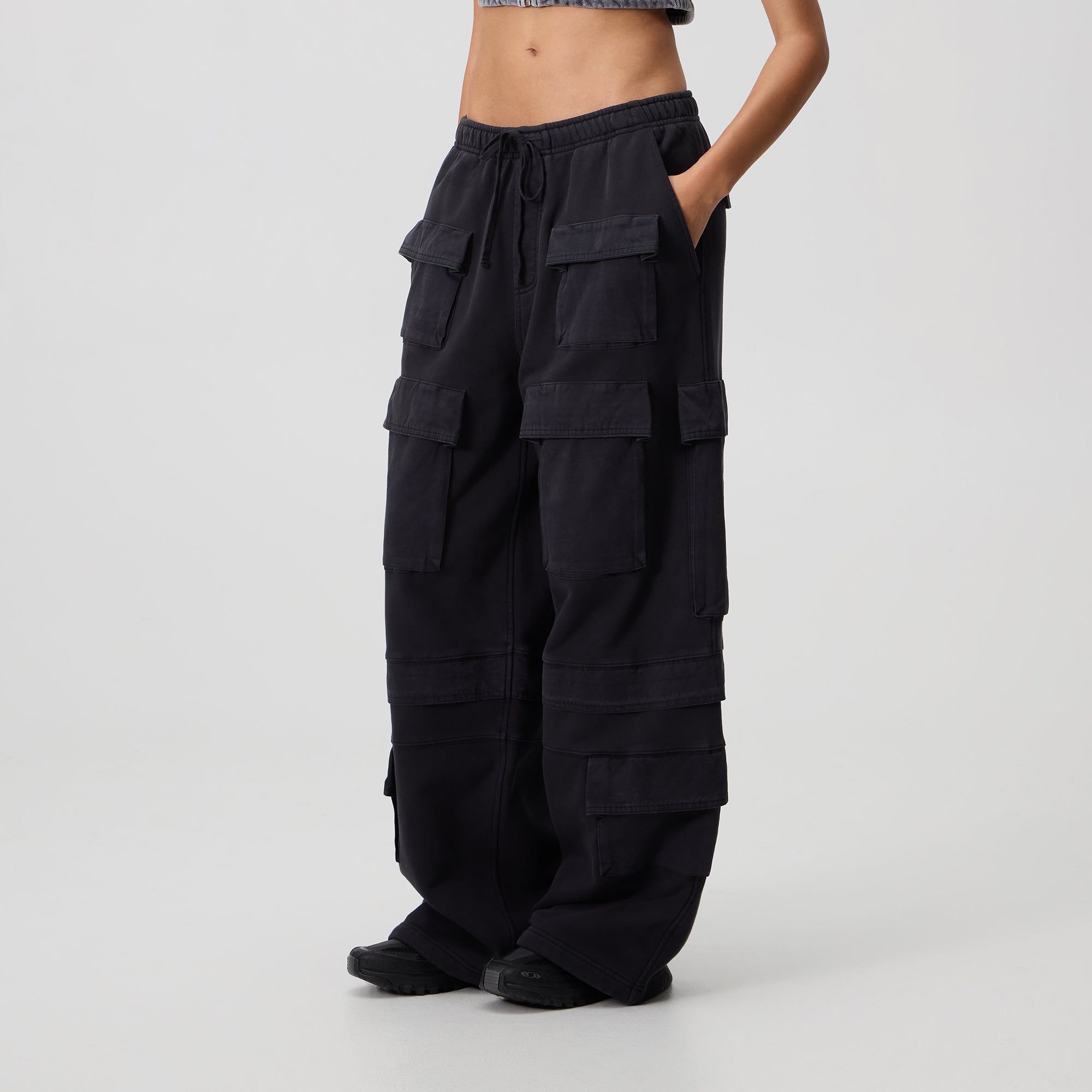 Kith Women Zayn Cargo Sweatpant - Black – Kith UK