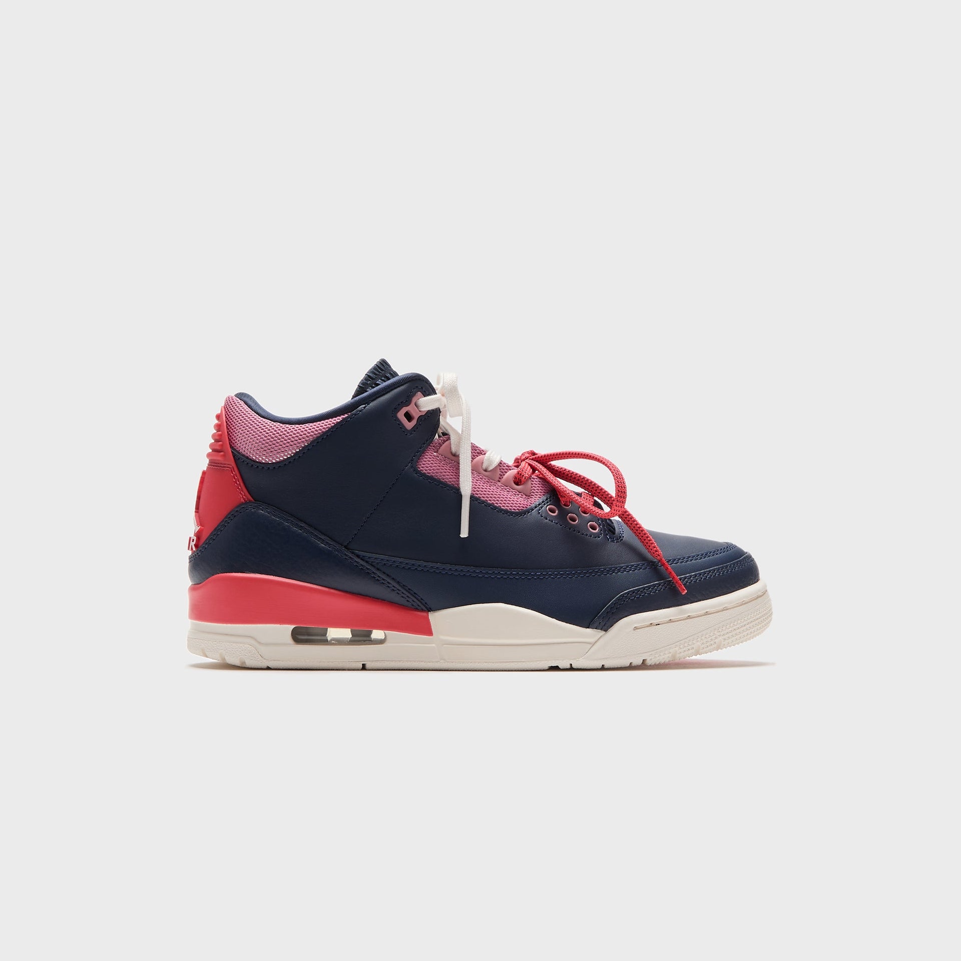 Jordan WMNS Air Jordan 3 Retro - Obsidian / Track Red