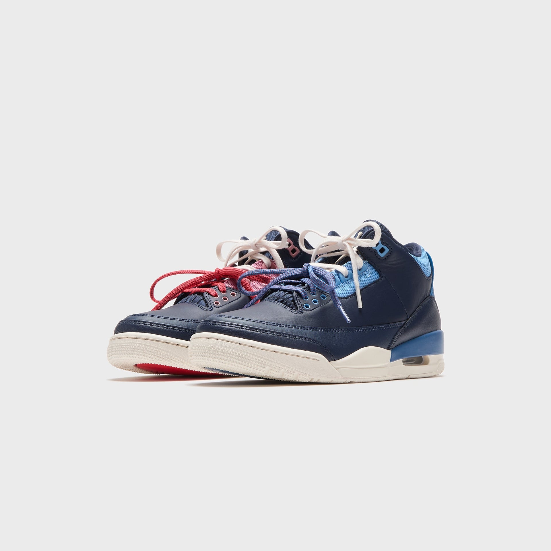 Jordan WMNS Air Jordan 3 Retro - Obsidian / Track Red