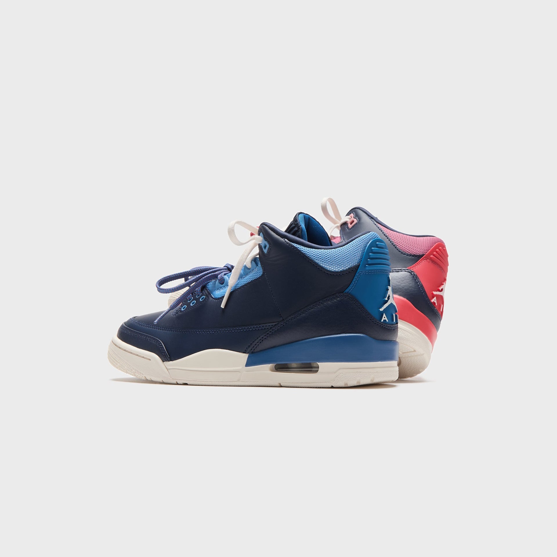 Jordan WMNS Air Jordan 3 Retro - Obsidian / Track Red
