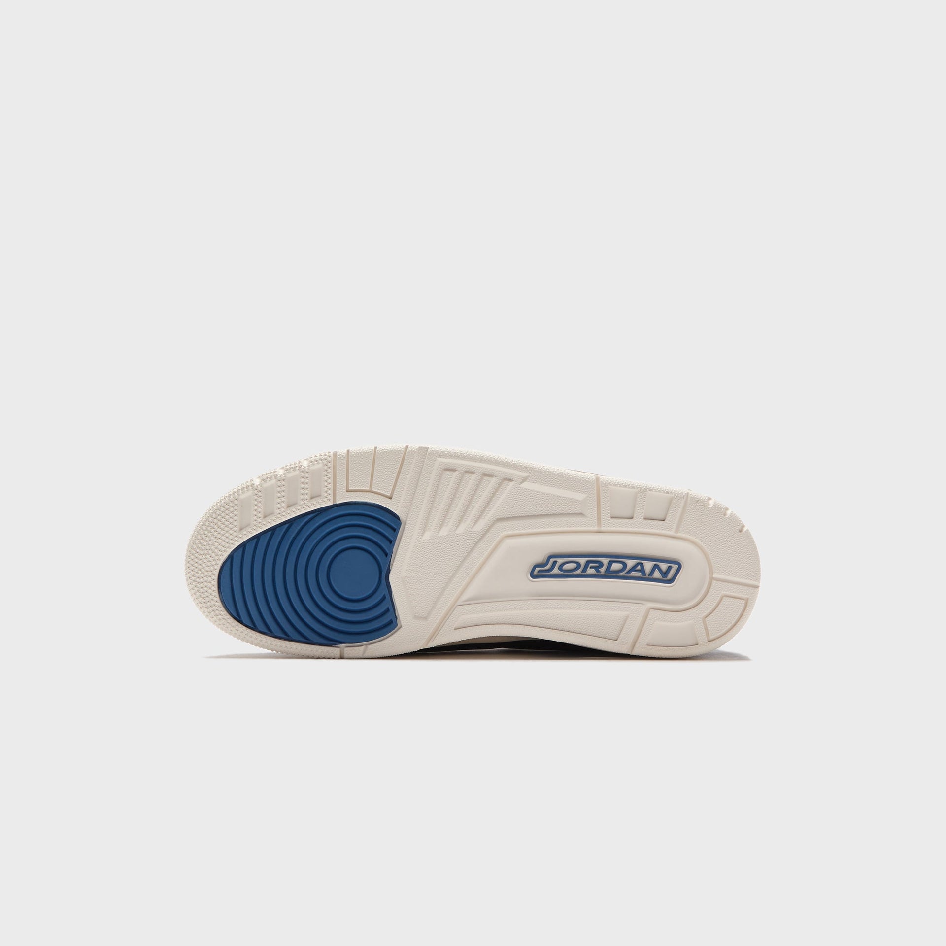 Jordan WMNS Air Jordan 3 Retro - Obsidian / Track Red