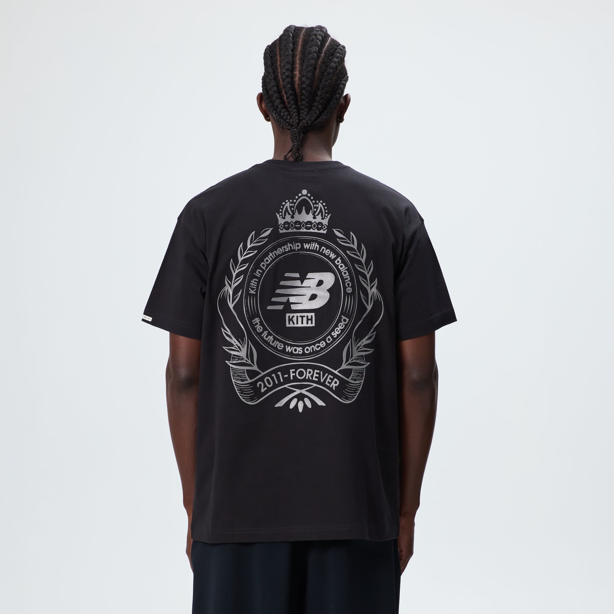 KITH New Balance コラボ シャツ Kith & New Balance Crest Pocket Tee - Black – Kith UK