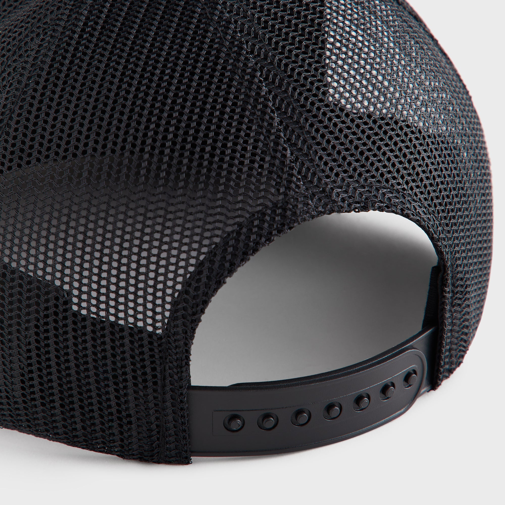 Kith Laurel Pegasus Nolan Trucker Hat - Black – Kith UK