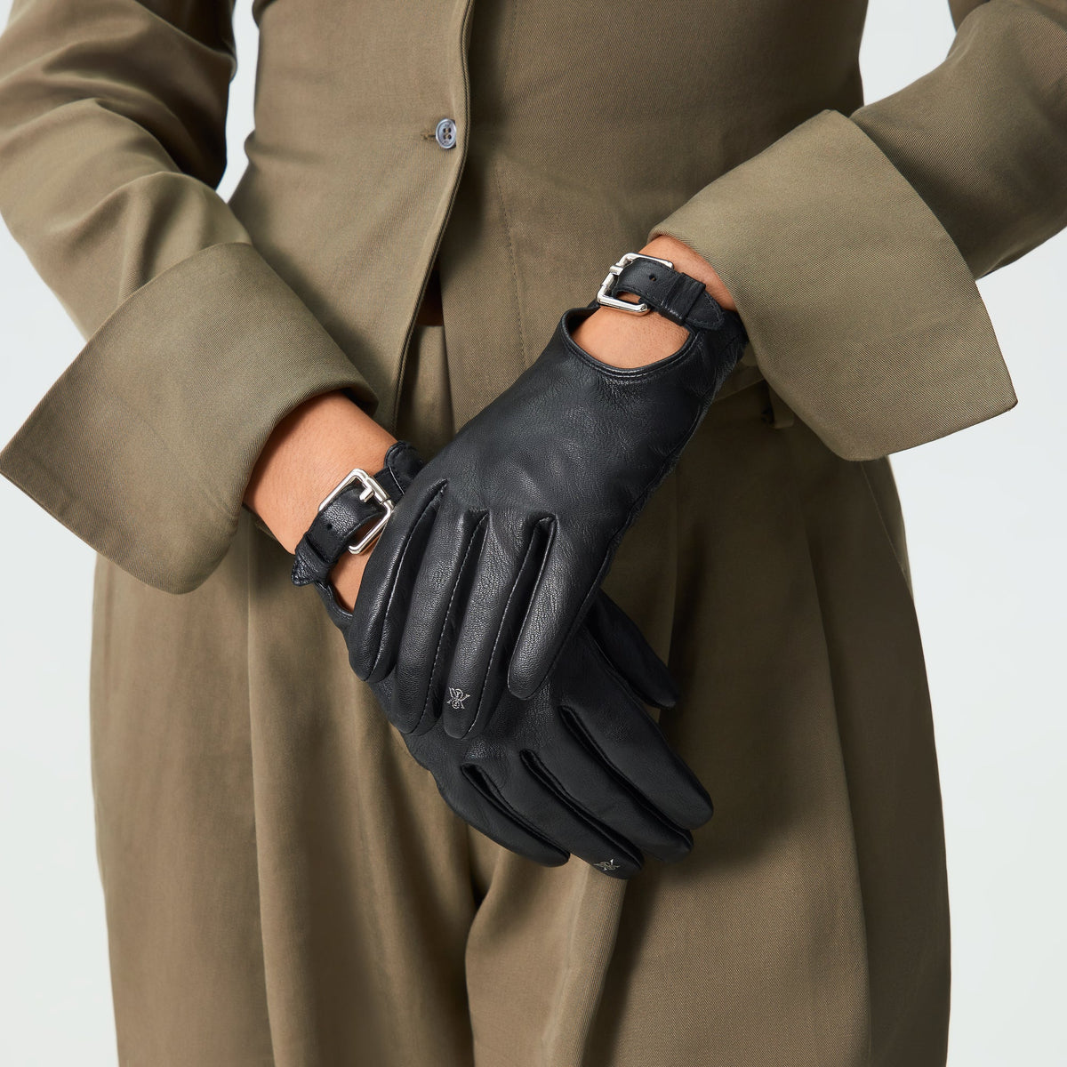 Kith Women Cut-Out Fitted Gloves - Black