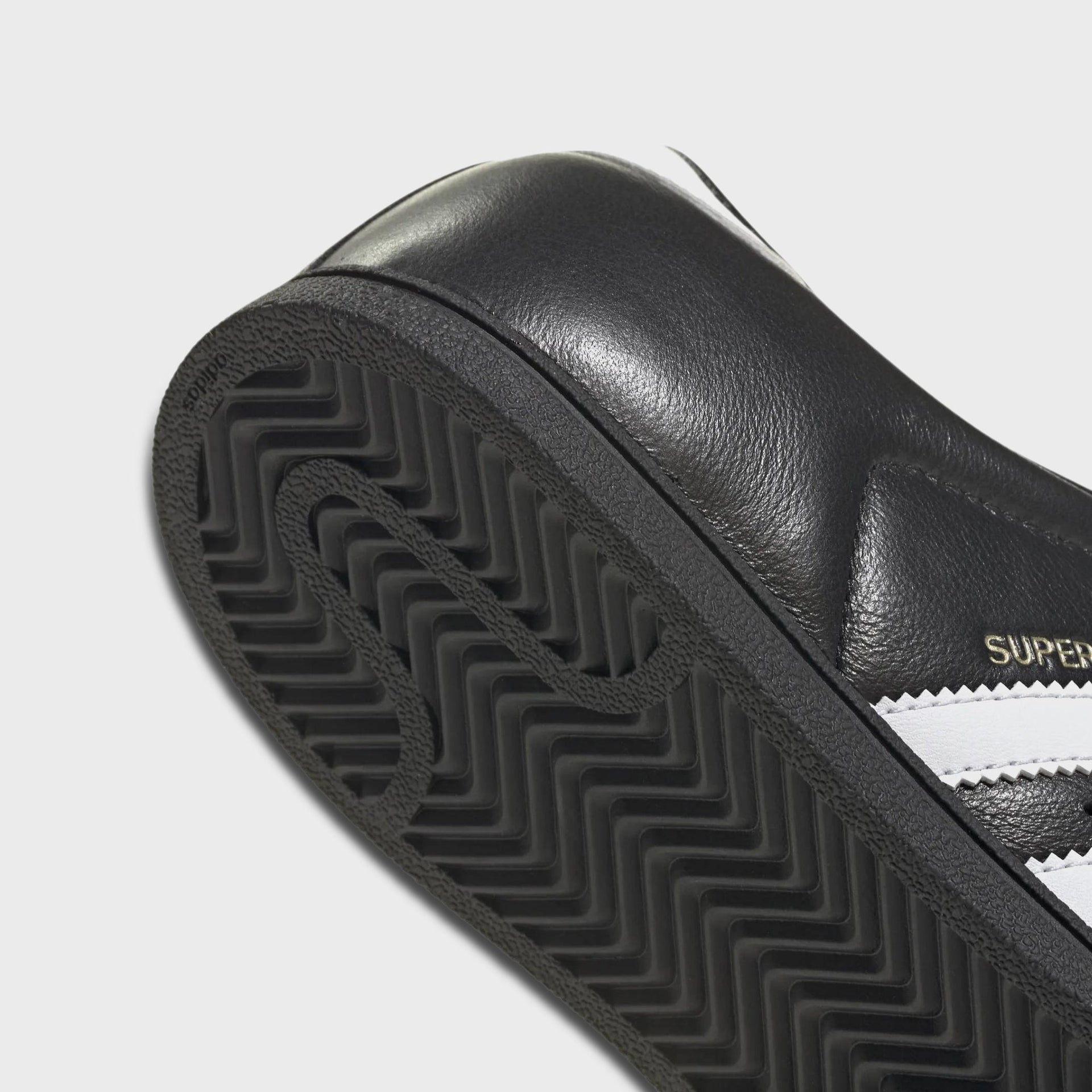 adidas WMNS Superstar Lo Pro - Core Black / Cloud White / Gold Metallic