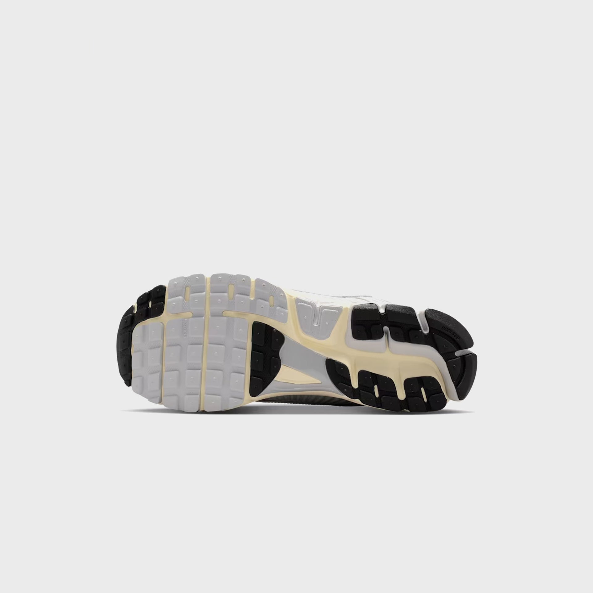 Nike Zoom Vomero 5 - Grey Fog / Chrome / Metallic Silver